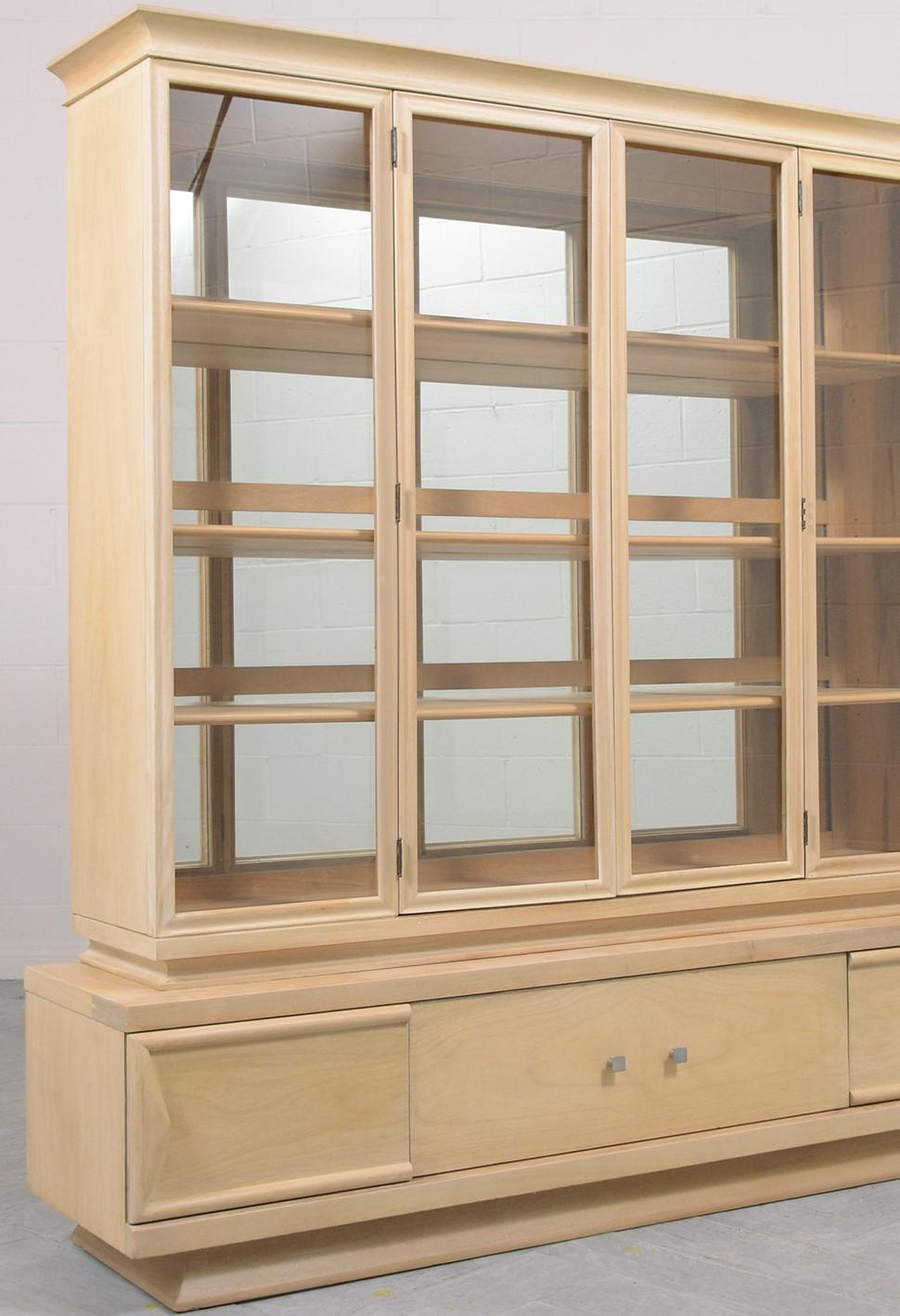 1960s Mid-Century Ash Wood Cabinet with White-Washed Finish & Glass Doors (Armoire en bois de frêne des années 60 avec finition blanchie et portes en verre) en vente 2