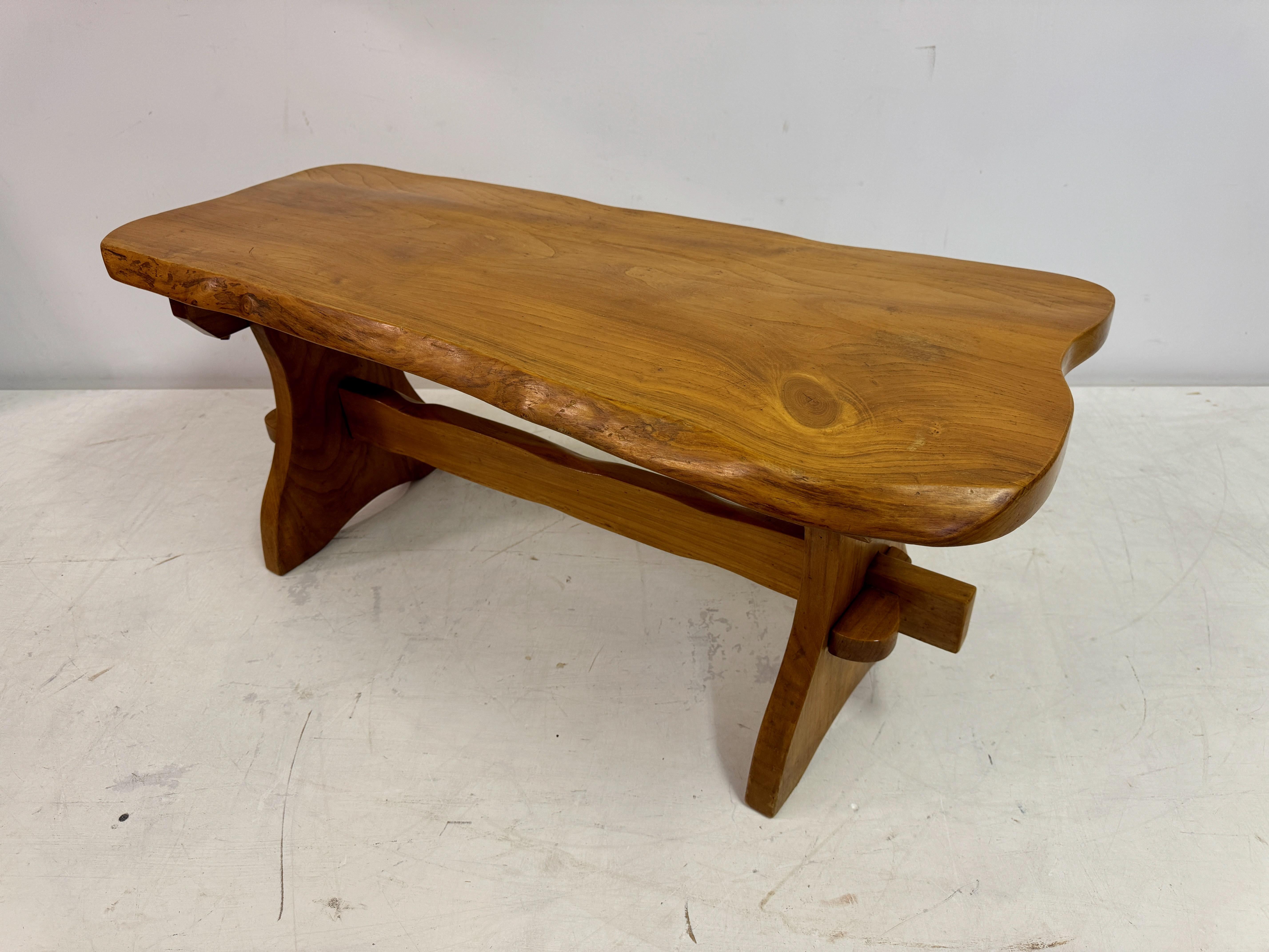 Mid Century Ulme Couchtisch im Angebot 5