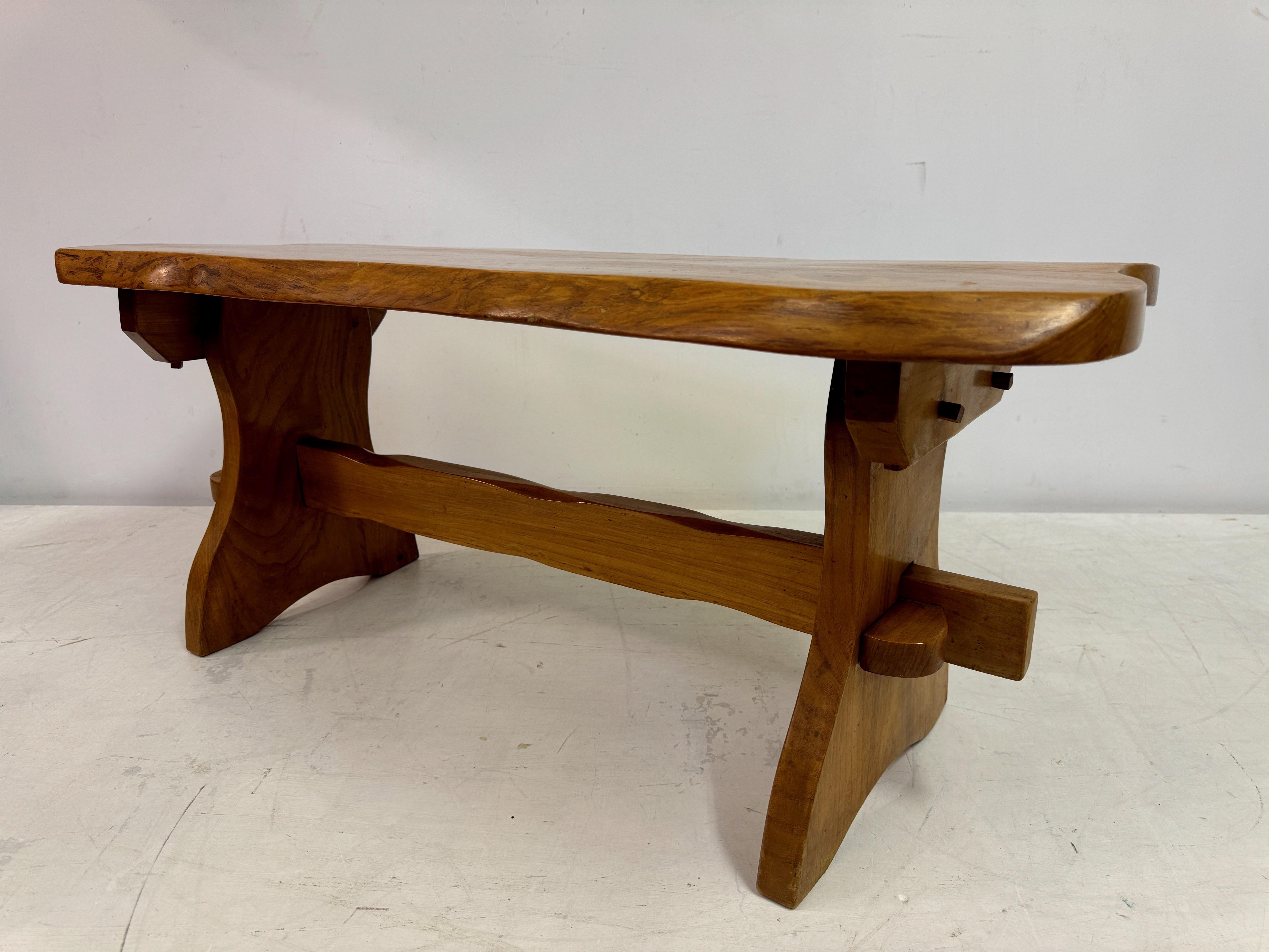Mid Century Ulme Couchtisch im Angebot 6