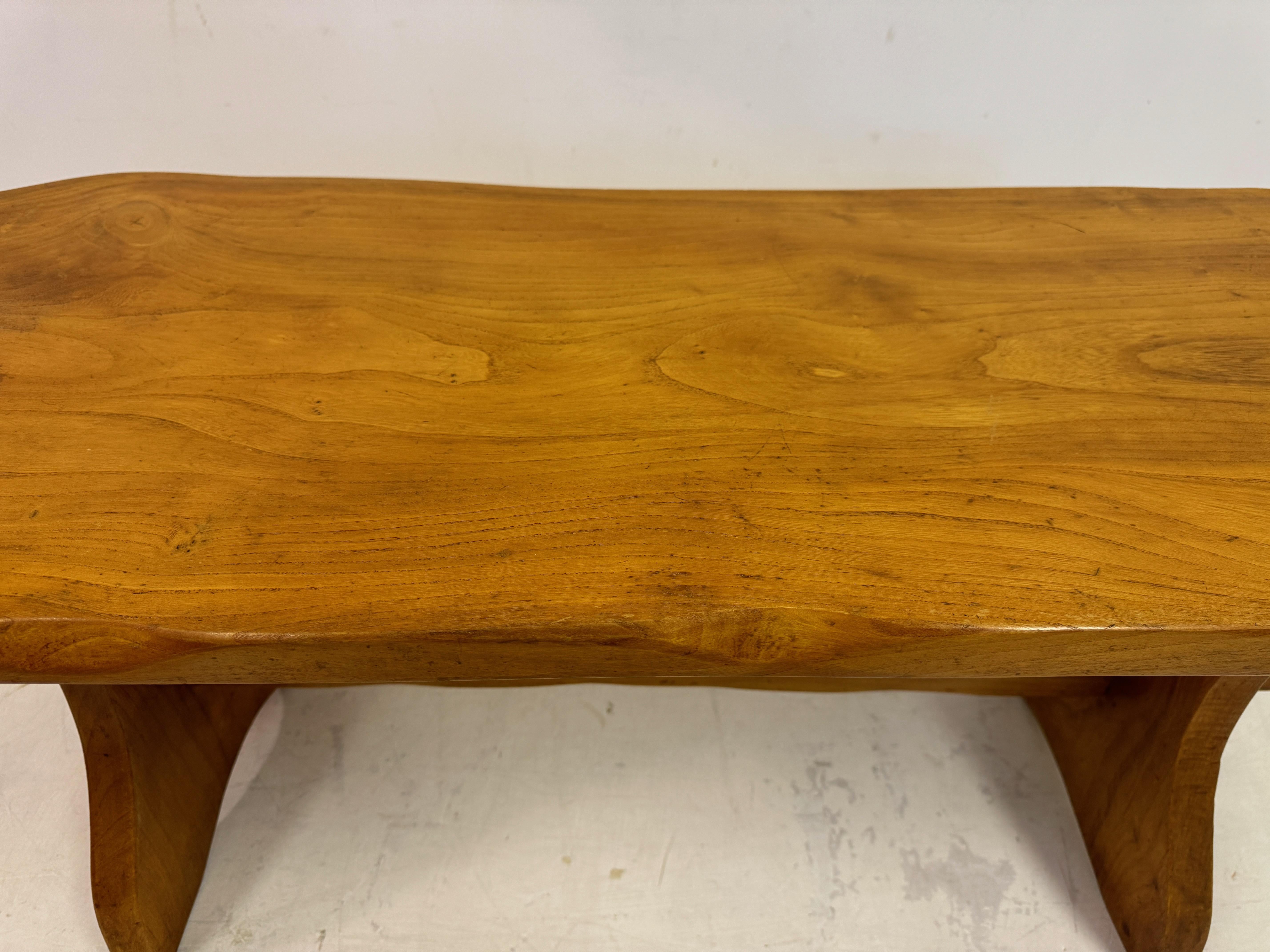 Mid Century Ulme Couchtisch (20. Jahrhundert) im Angebot