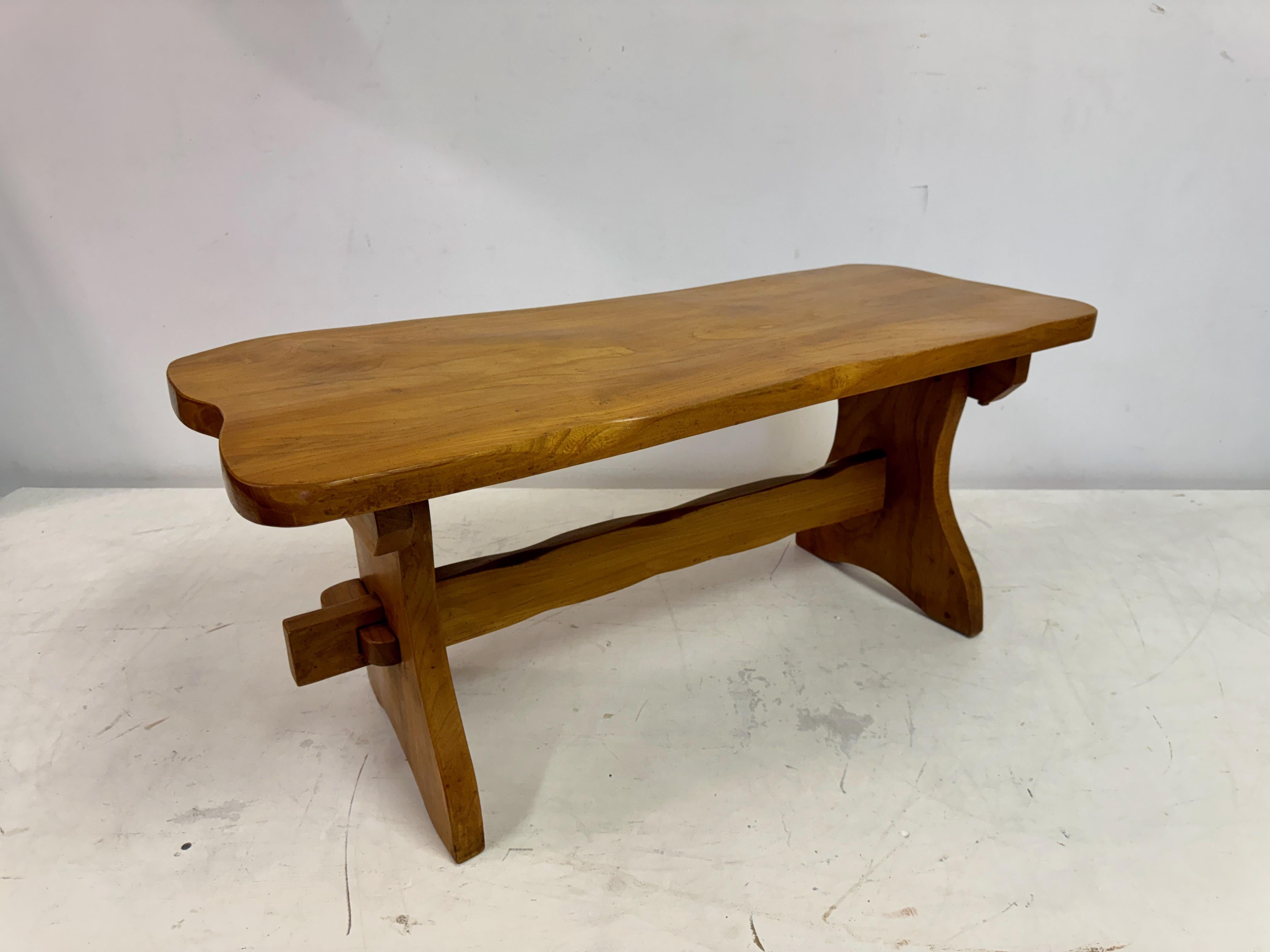 Mid Century Ulme Couchtisch im Angebot 1