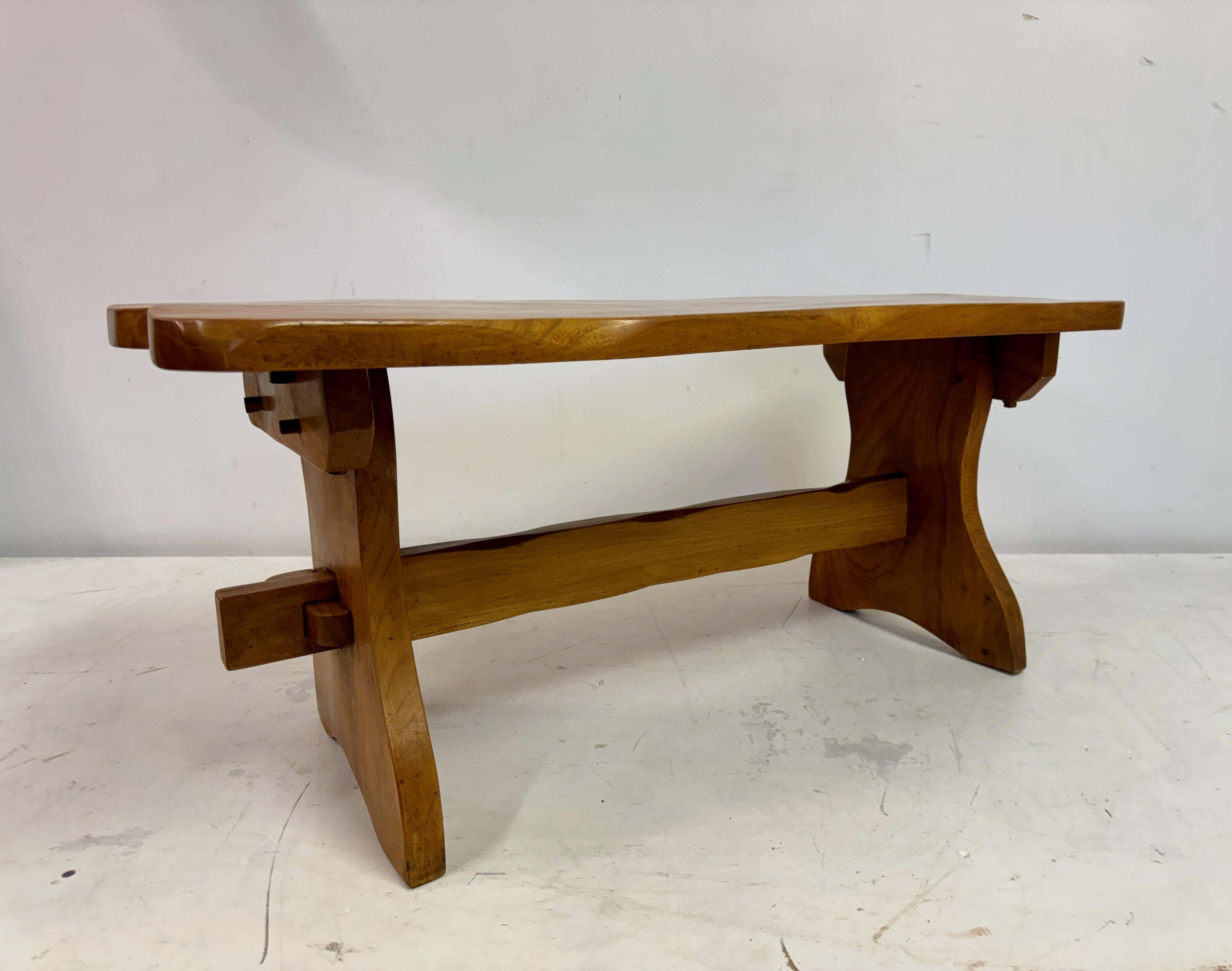 Mid Century Ulme Couchtisch im Angebot 2