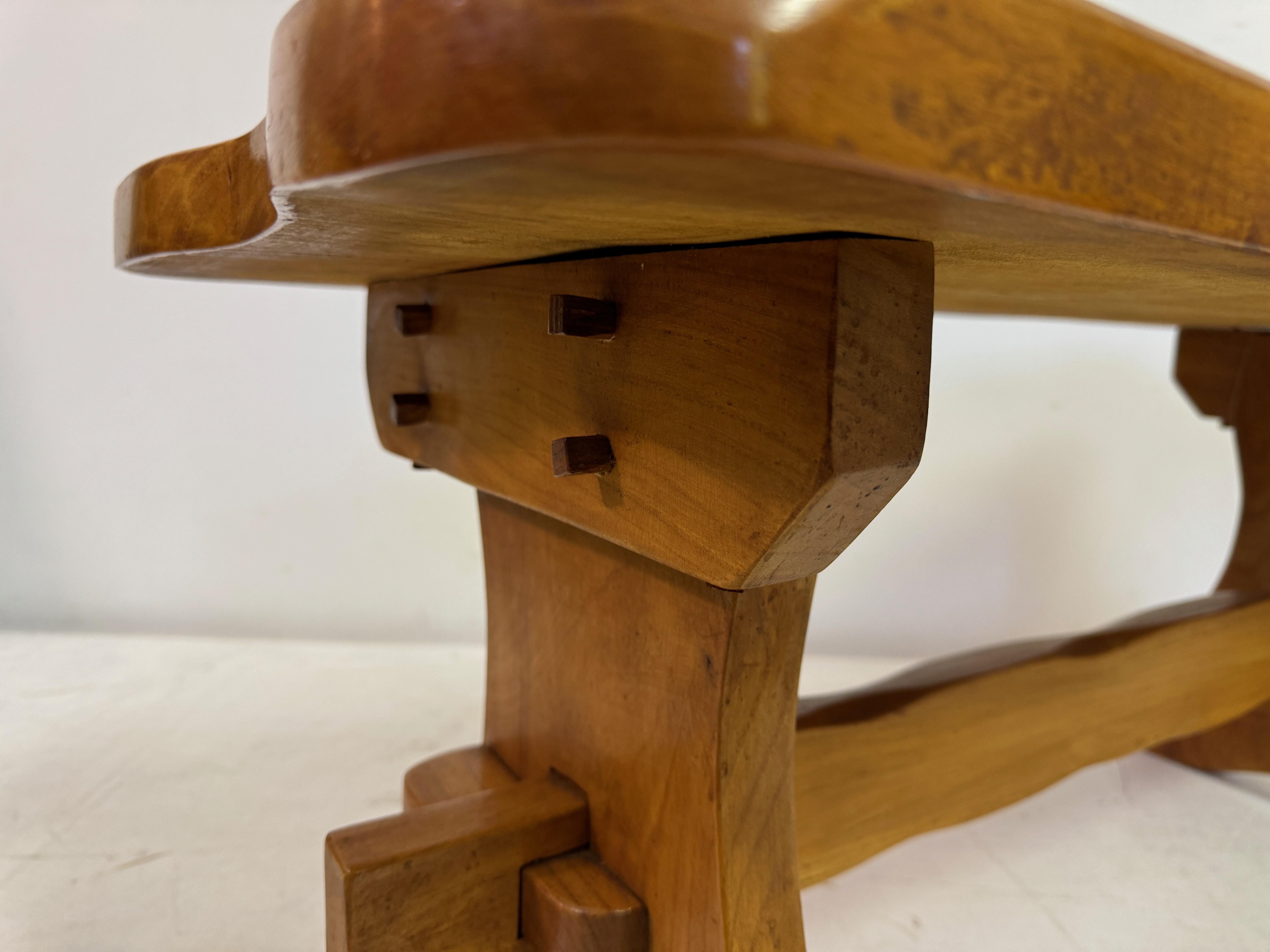 Mid Century Ulme Couchtisch im Angebot 3