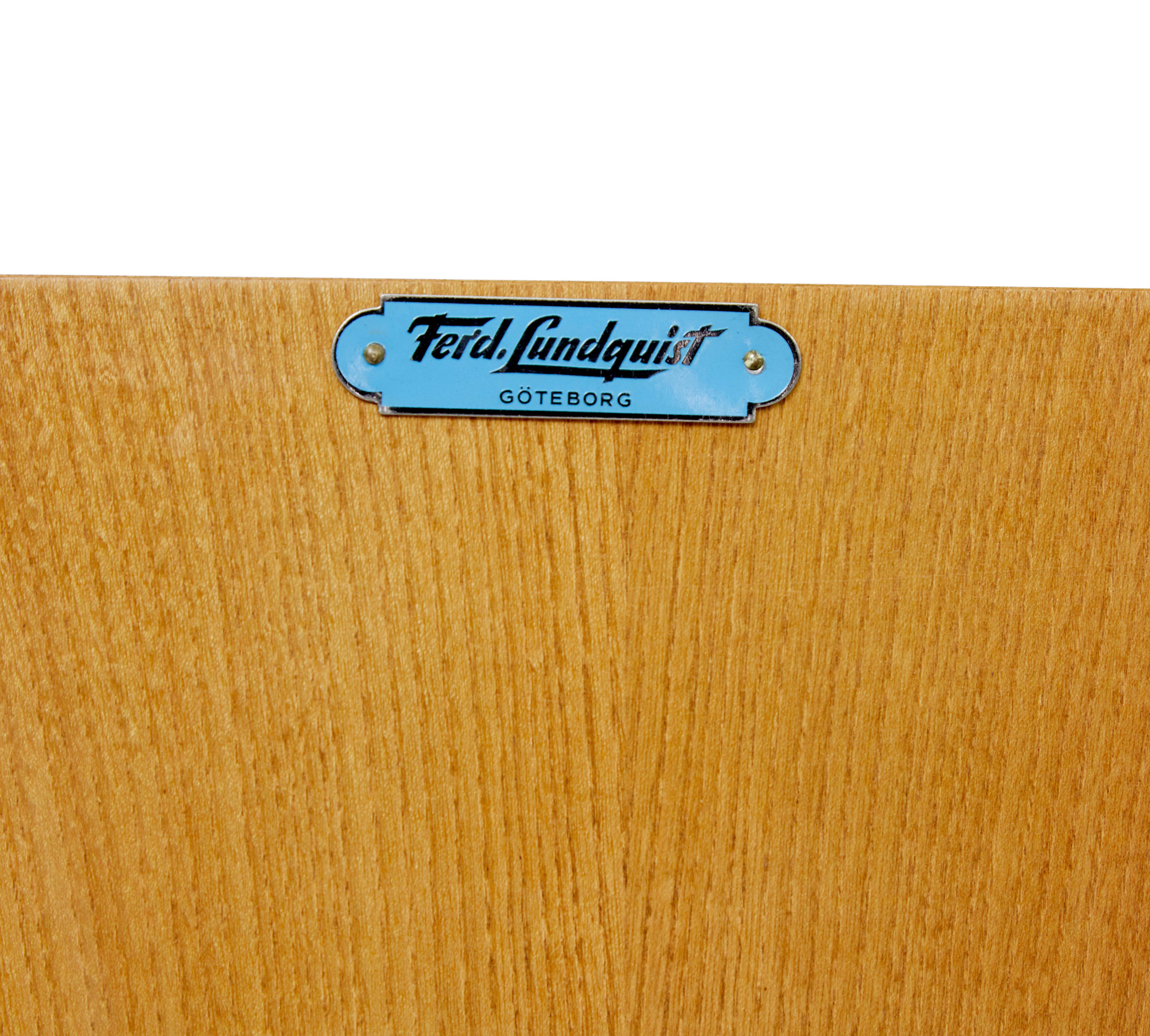 Niedriges offenes Ulmenregal aus der Mitte des Jahrhunderts von Ferdinand Lundquist im Angebot 2