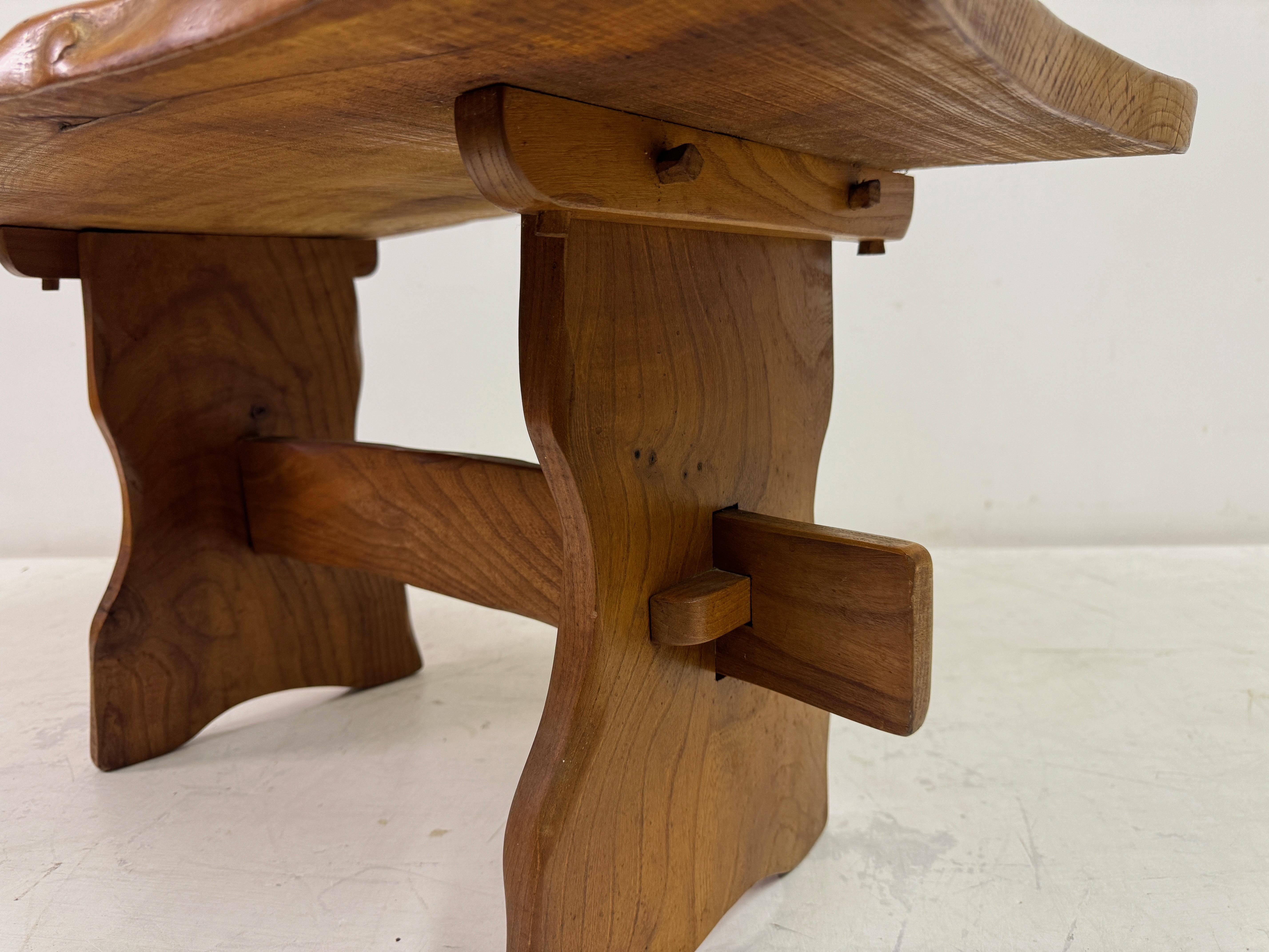 Mid Century Ulme Beistelltisch im Angebot 4