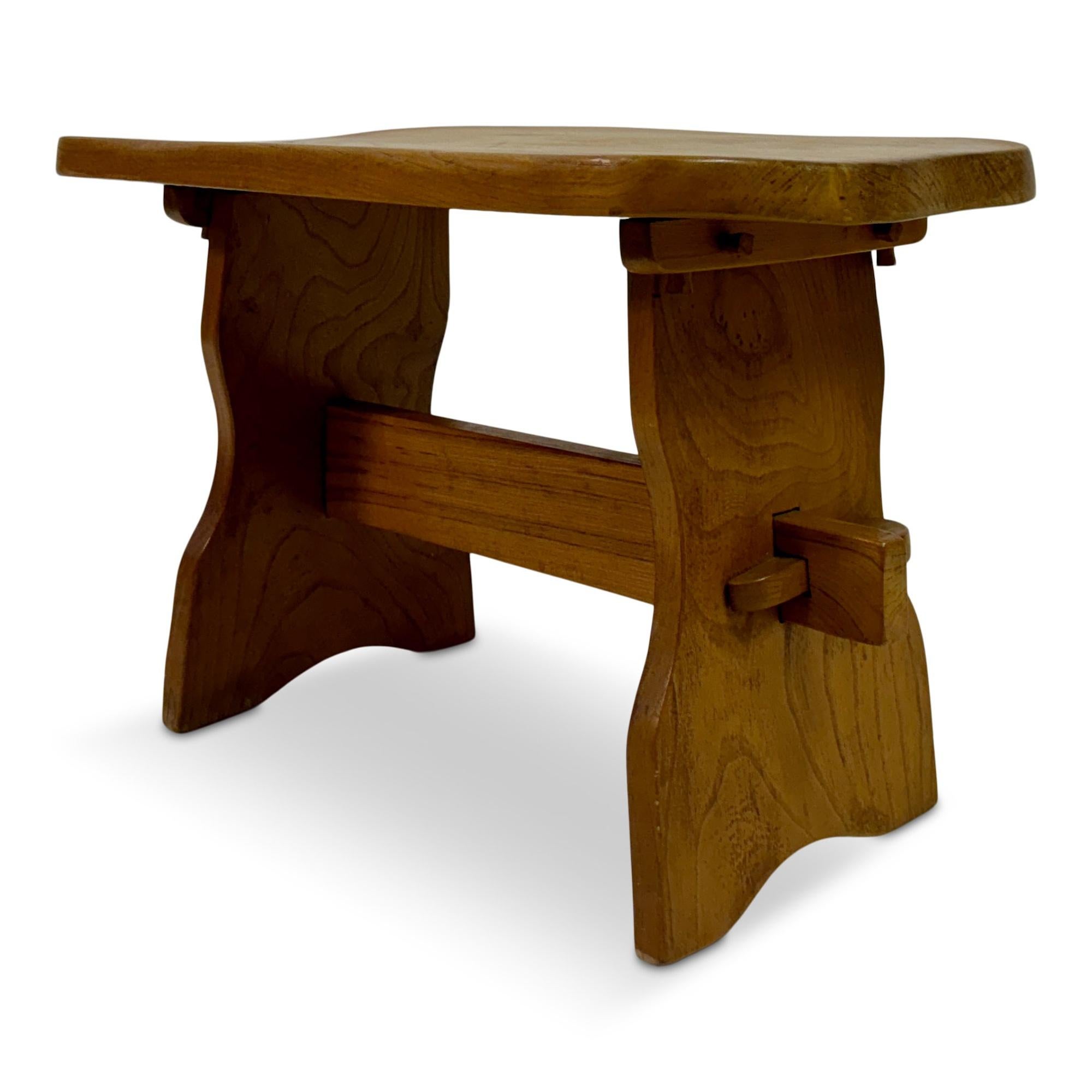 Table d'appoint en orme du milieu du siècle en vente 5
