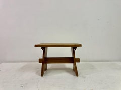 Table d'appoint en orme du milieu du siècle