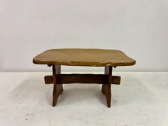 Table d'appoint en orme du milieu du siècle