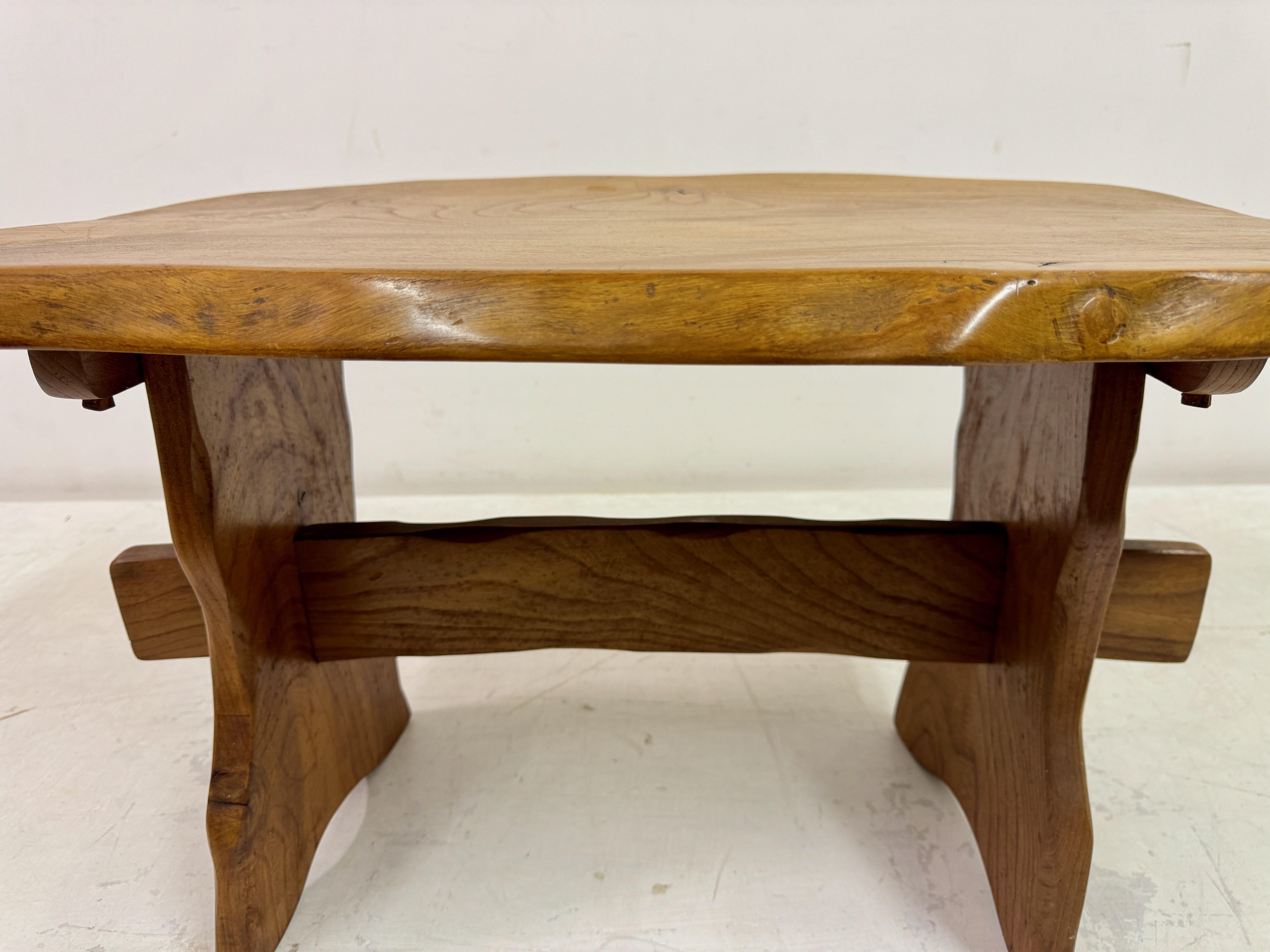 Mid Century Ulme Beistelltisch im Zustand „Gut“ im Angebot in London, London