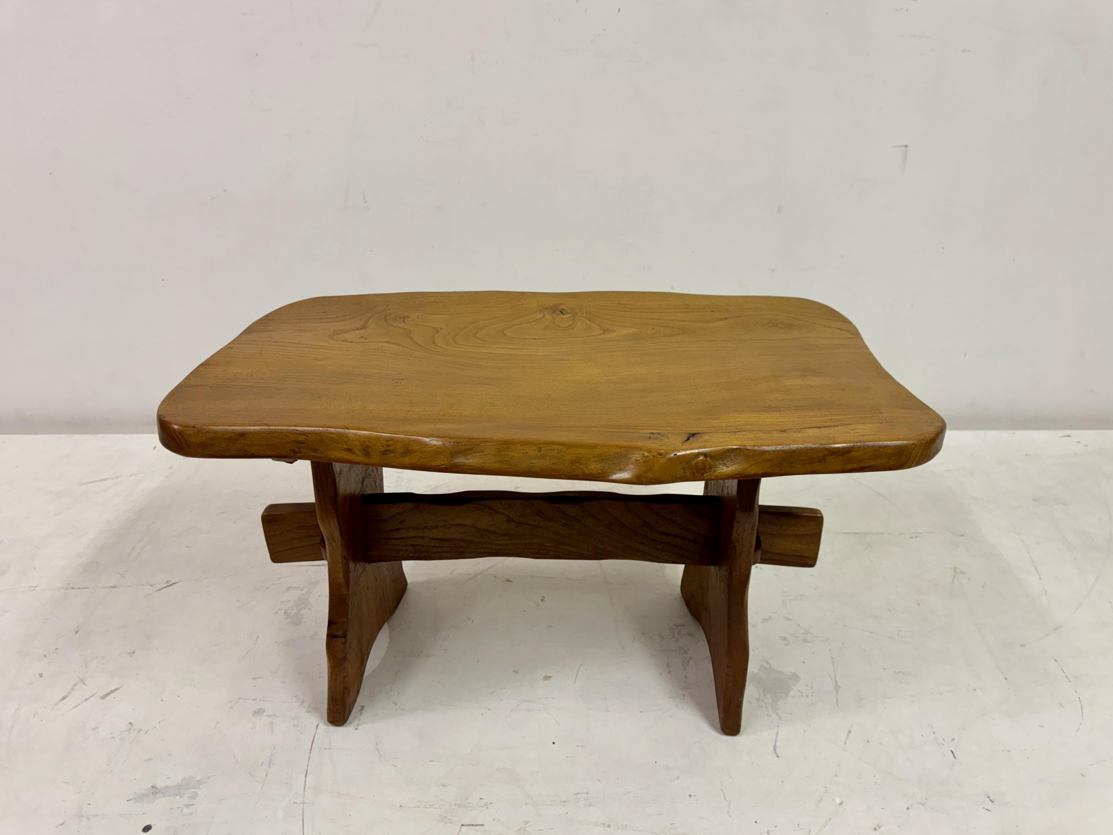 Mid Century Ulme Beistelltisch (Ulmenholz) im Angebot
