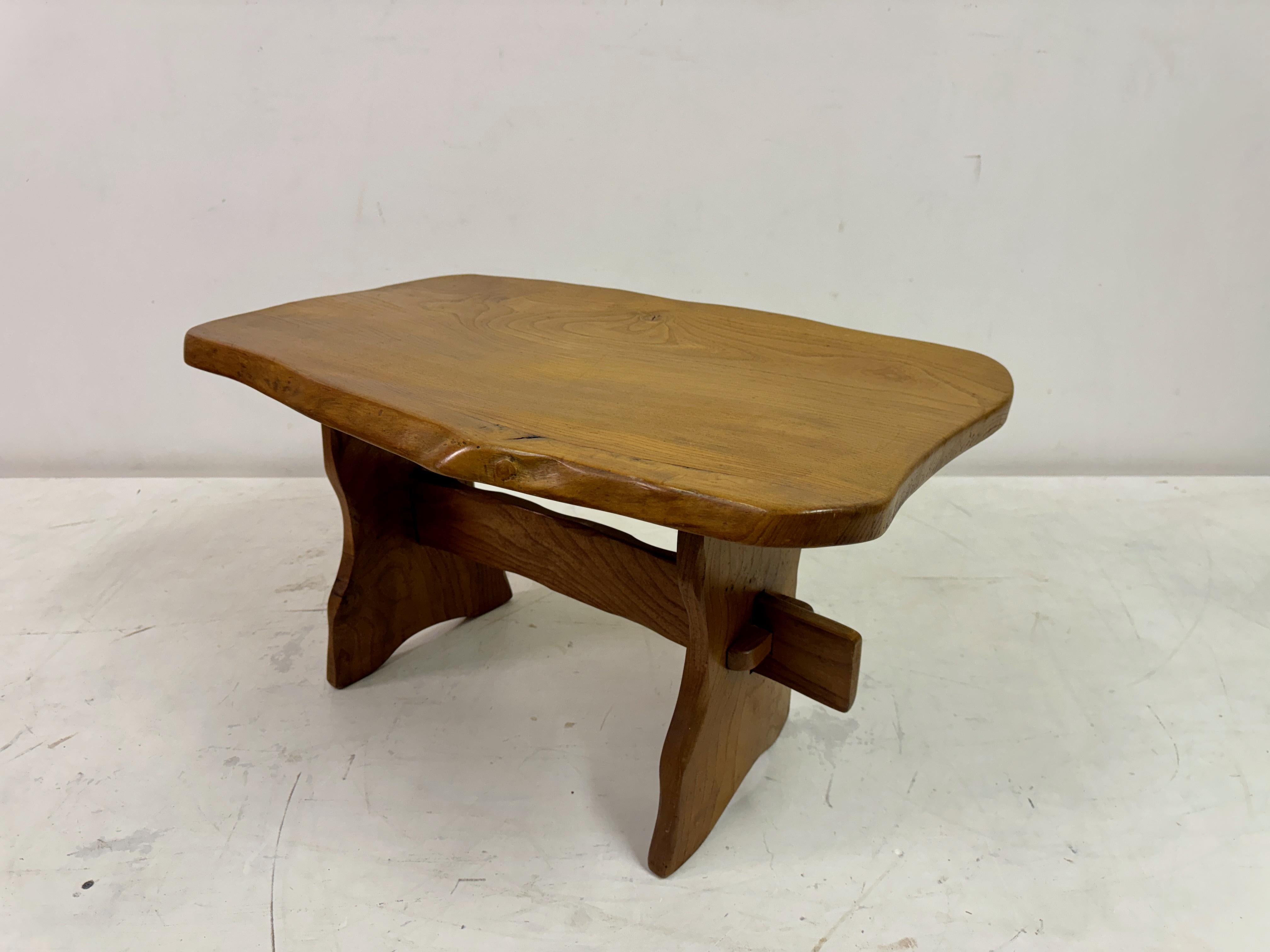 Mid Century Ulme Beistelltisch im Angebot 2