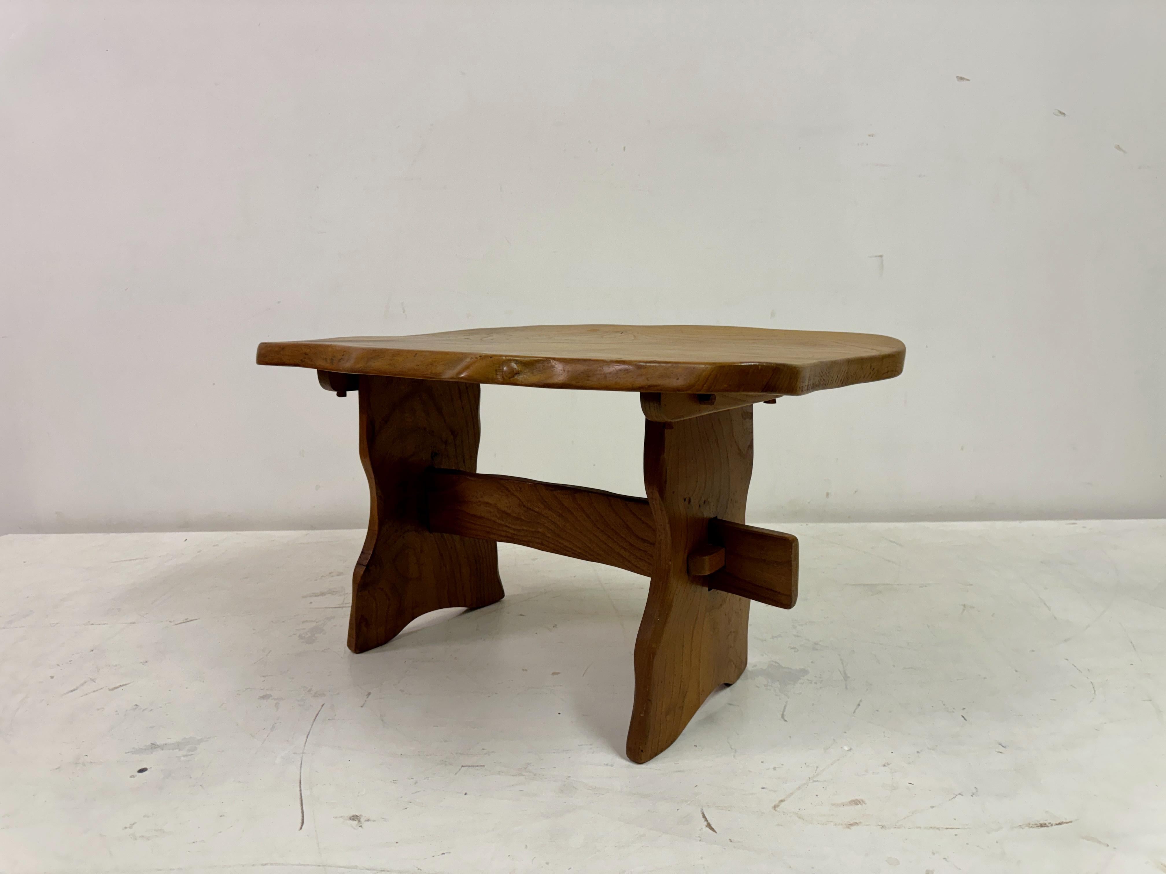 Mid Century Ulme Beistelltisch im Angebot 3