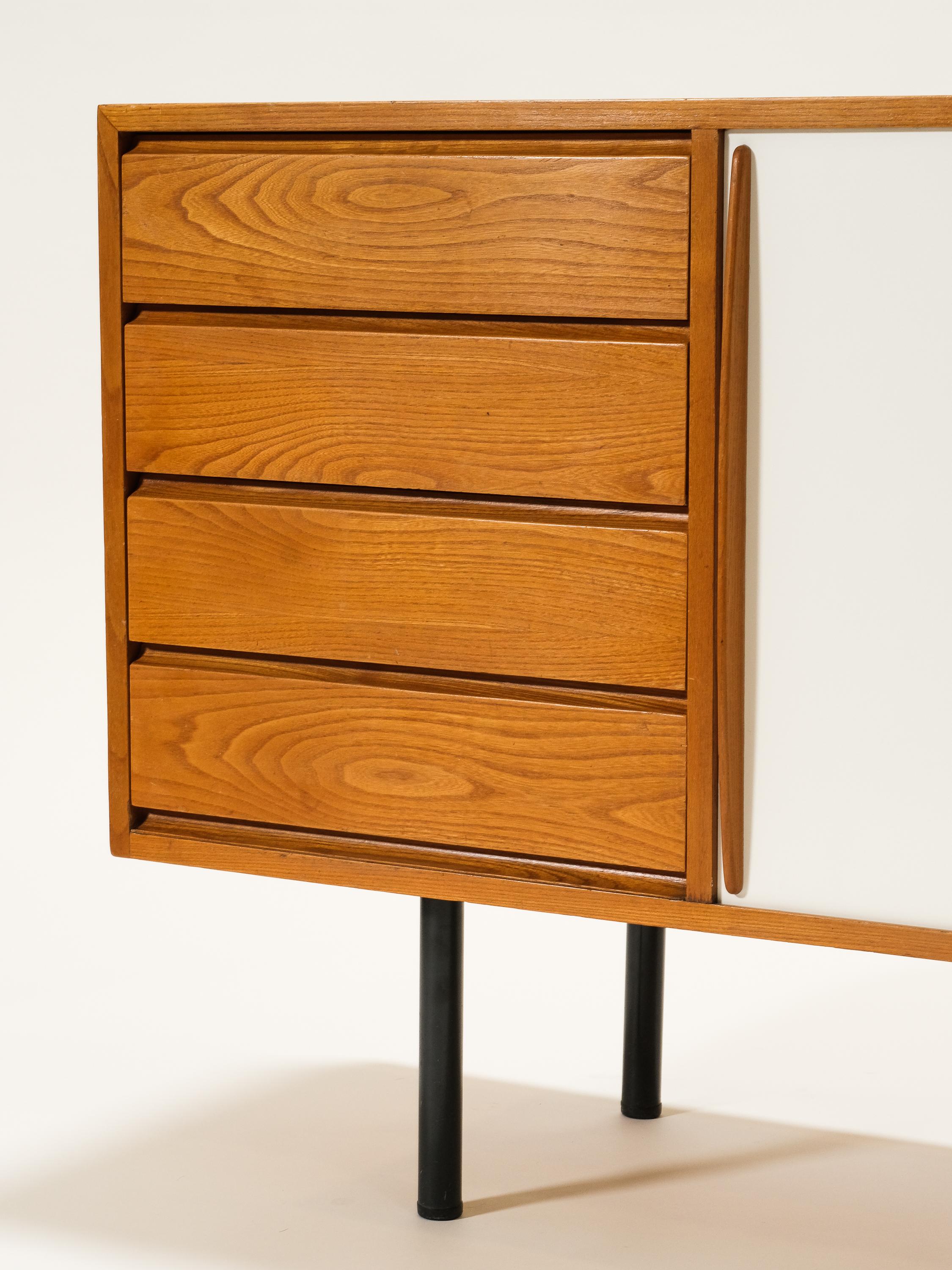 Mid-Century Elm Sideboard Model 4004 by Olli Borg for Asko, Finland, 1955 In Good Condition In Helsinki, FI