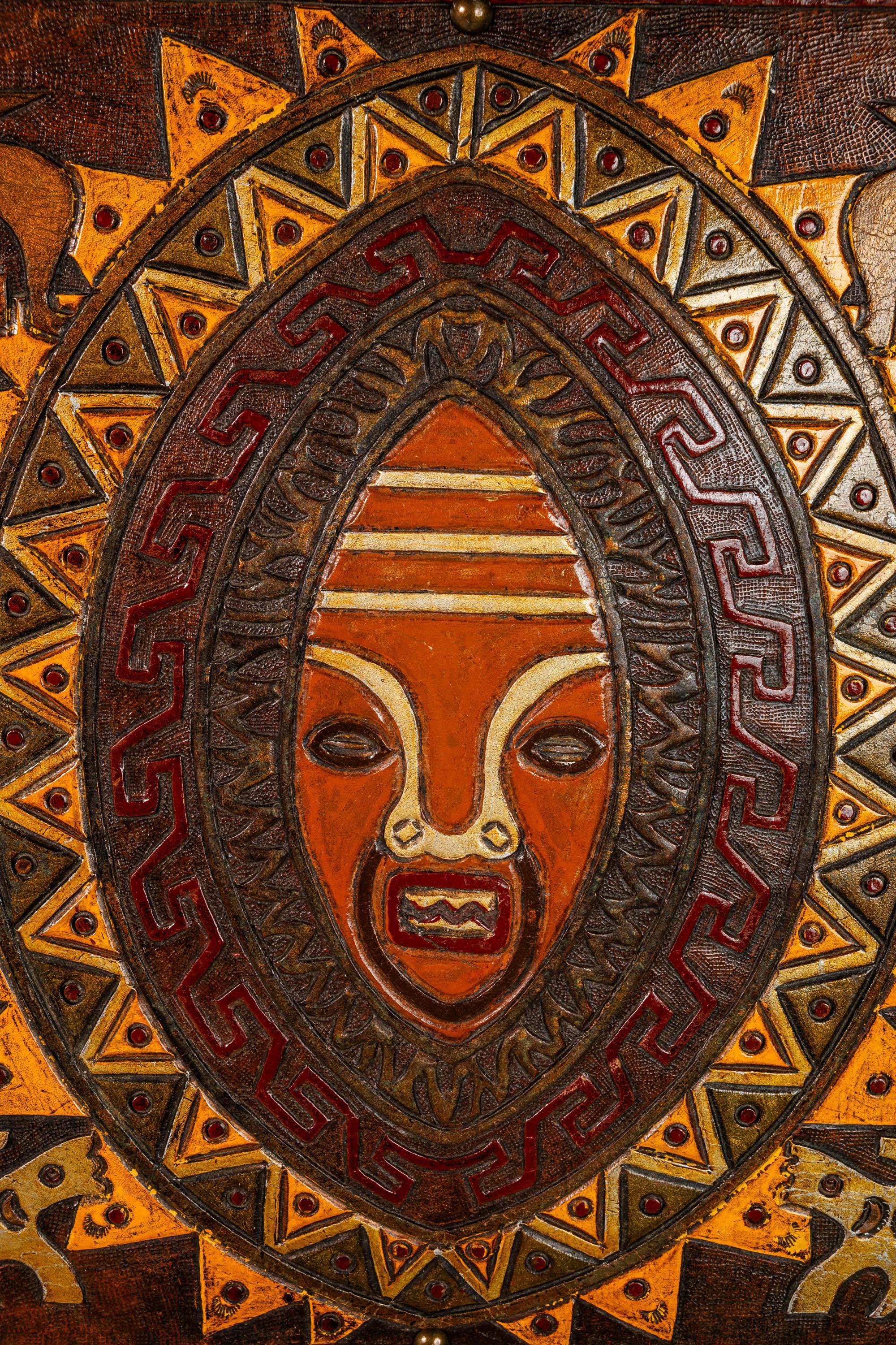 Art Pre-Columbian en cuir gaufré du milieu du siècle par Angel Pazmino, Ecuador, années 1960 en vente 1