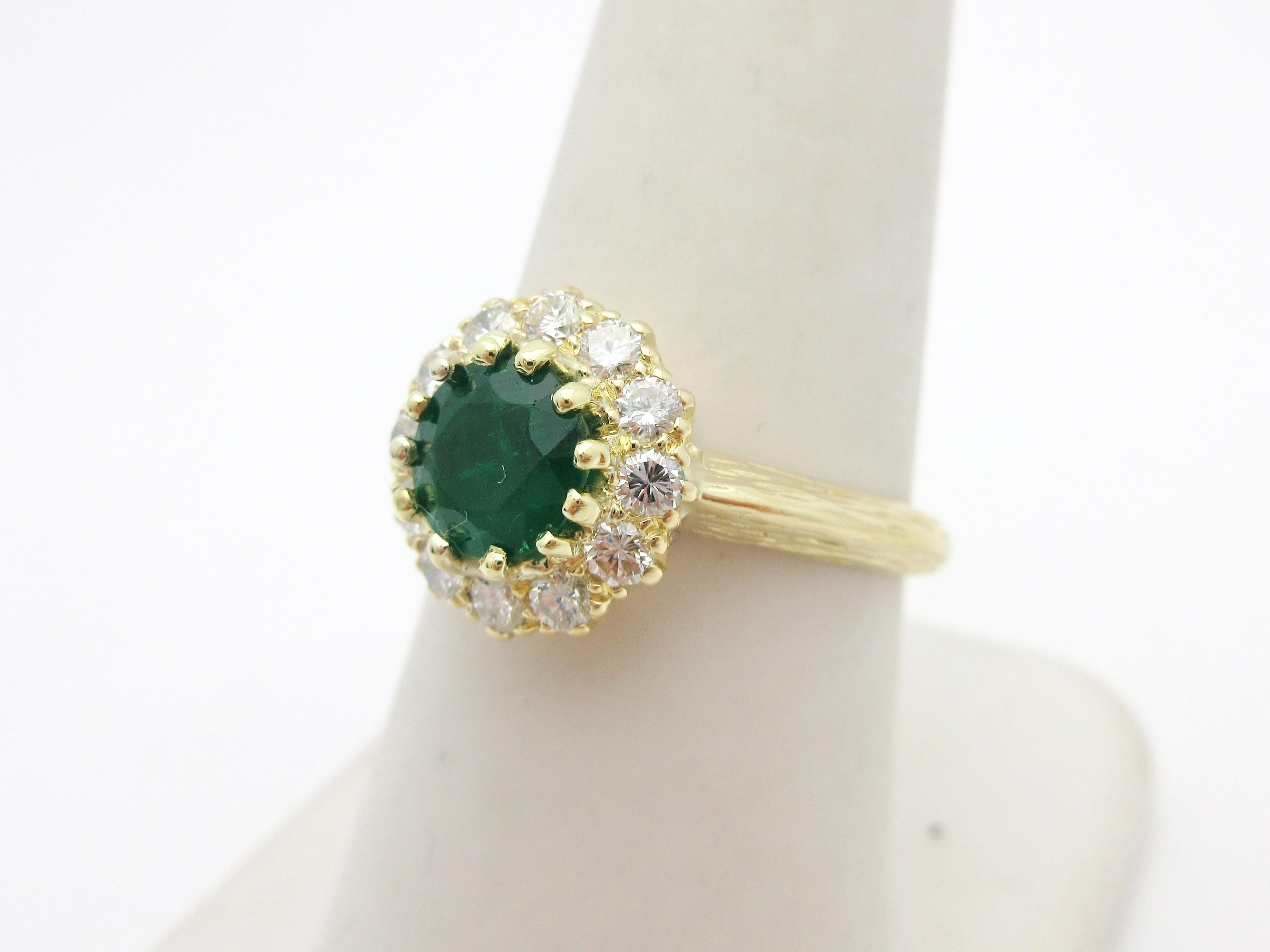 Midcentury Emerald and Diamond Cluster Ring 18 Karat Yellow Gold im Zustand „Gut“ in Manchester, NH