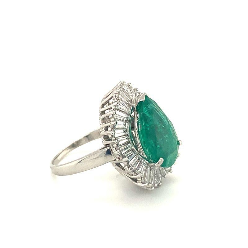 Pear Cut Mid-Century Emerald and Diamond Platinum Ringdant, circa 1950s For Sale