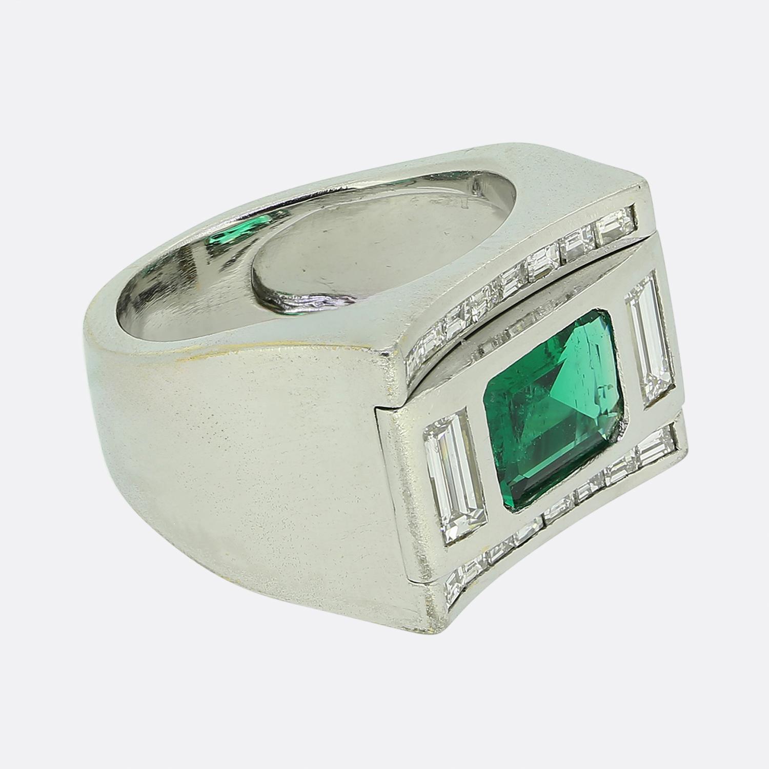 Smaragd- und Diamantring aus der Mitte des Jahrhunderts (Smaragdschliff) im Angebot