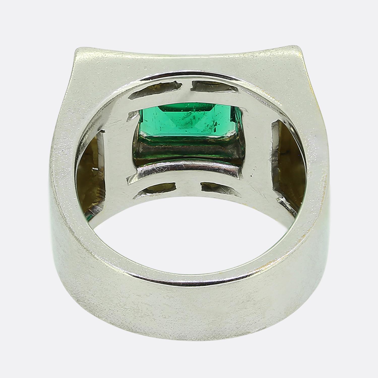 Smaragd- und Diamantring aus der Mitte des Jahrhunderts im Zustand „Gut“ im Angebot in London, GB
