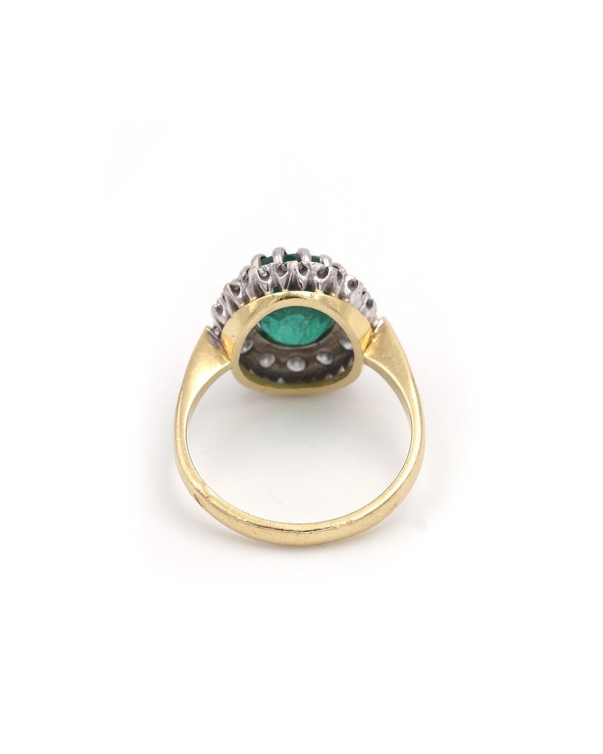 Zambia emerald 2.61 Ct certified French ring in 18k Gold In Good Condition For Sale In PARIS, FR
