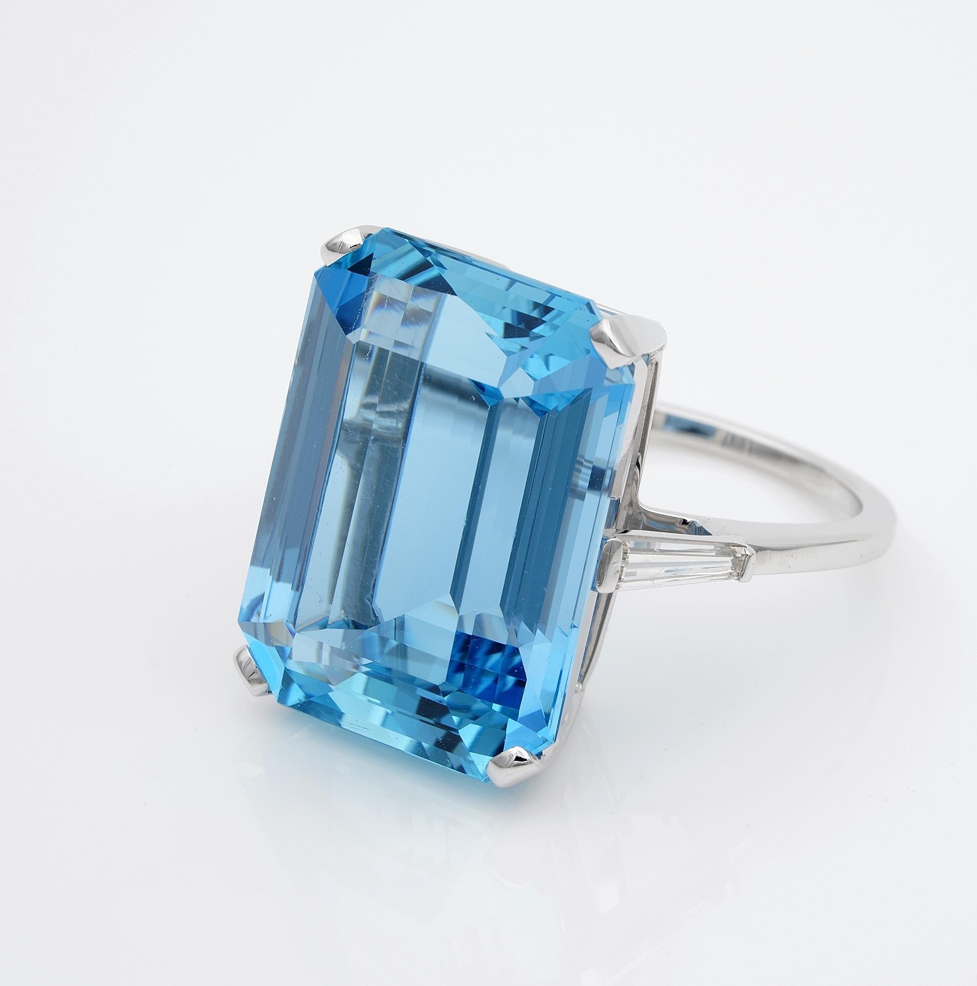 Contemporary Midcentury Emerald Cut 21.30 Carat Natural Aquamarine Diamond Ring For Sale