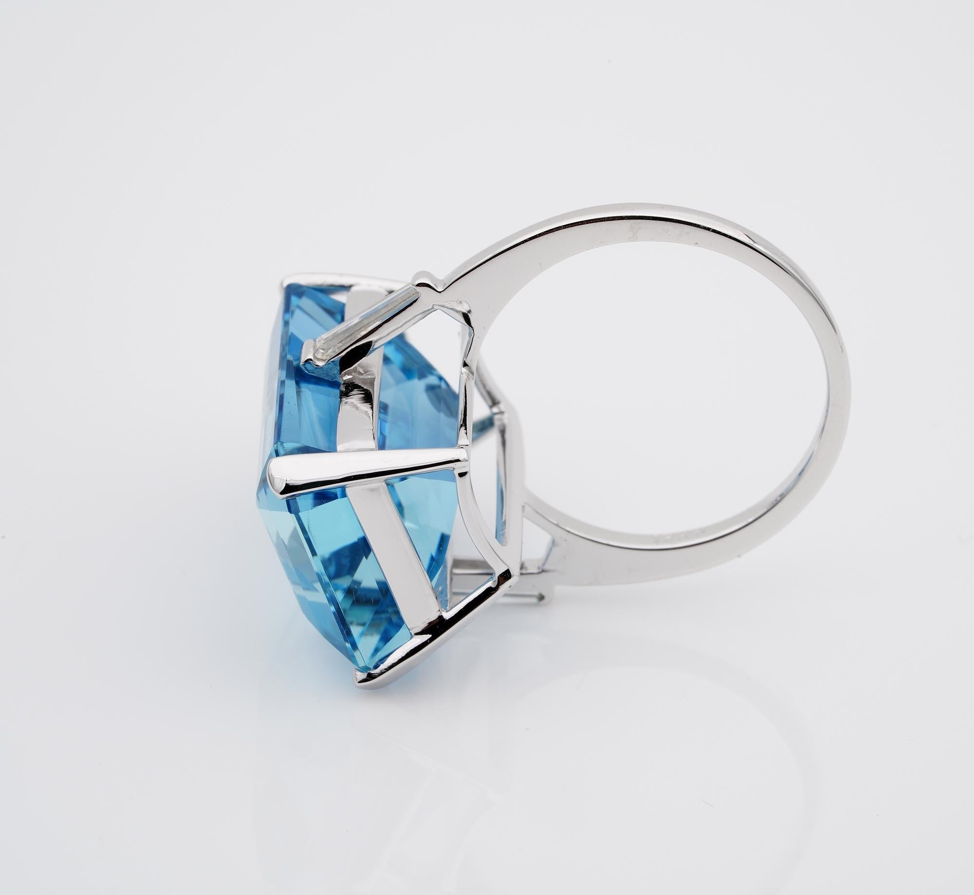 Women's Midcentury Emerald Cut 21.30 Carat Natural Aquamarine Diamond Ring For Sale