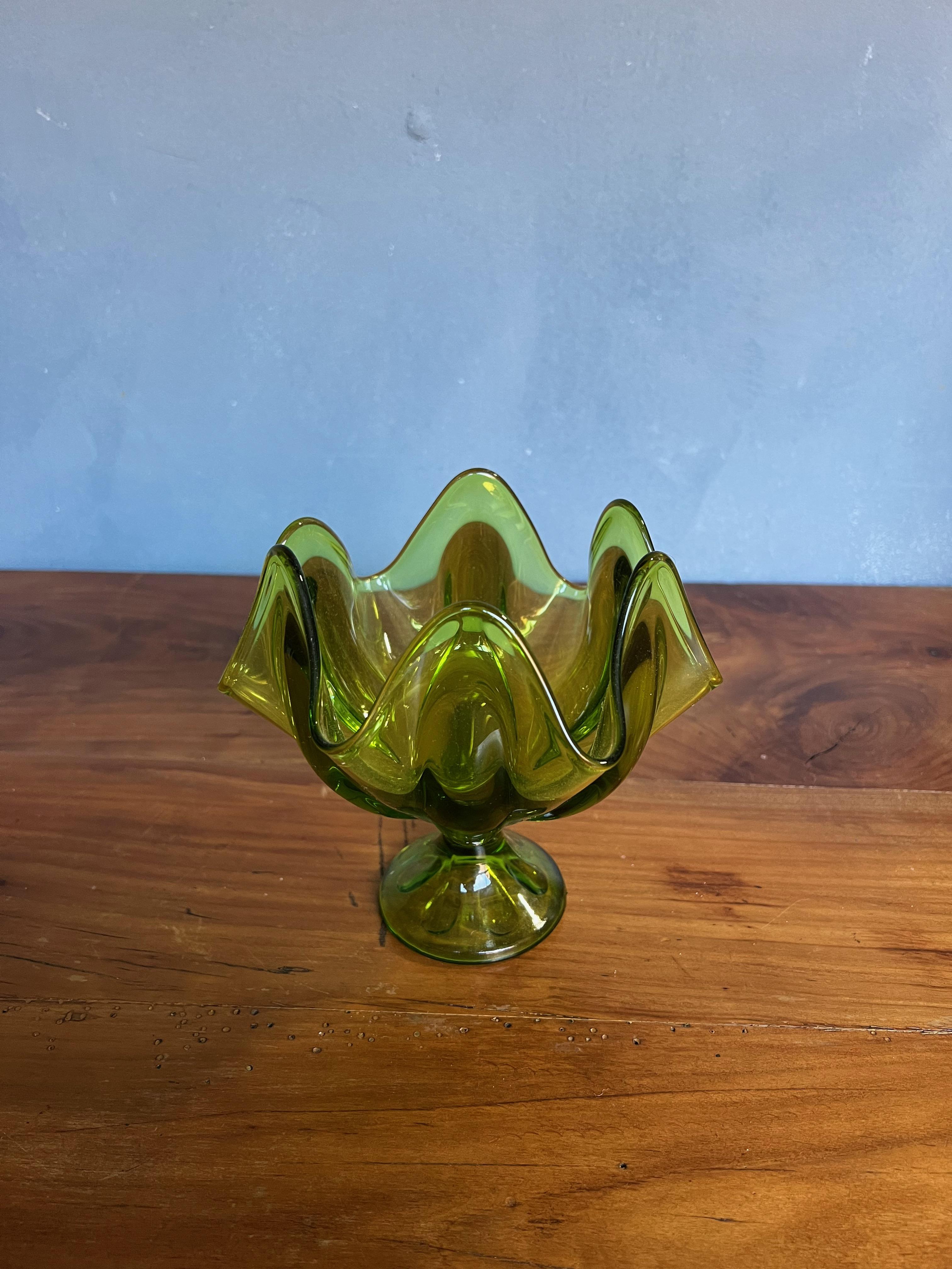 Mid-Century Emerald Green Footed Dish In Good Condition For Sale In Buchanan, NY