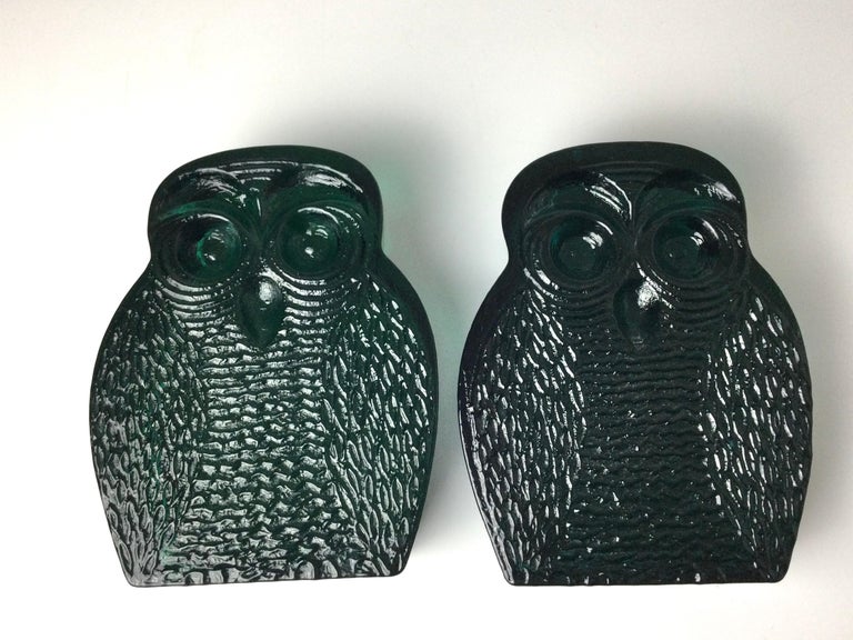 20th Century Mid Century Emerald Green Glass Owl Bookends by Blenko For Sale