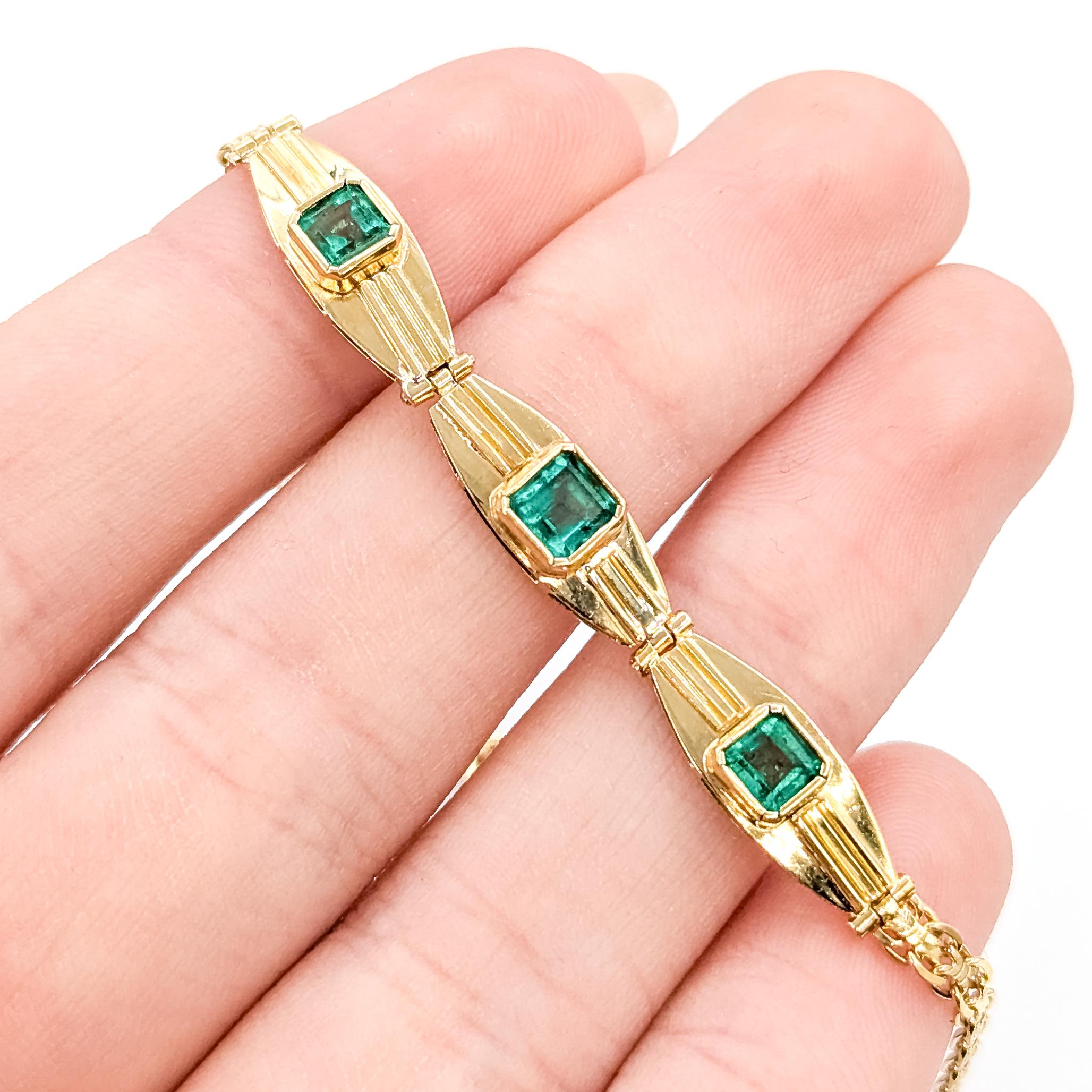 Pulsera Estación Esmeralda de Mediados de Siglo en Oro de 14k en Excelente estado para la venta en Bloomington, MN