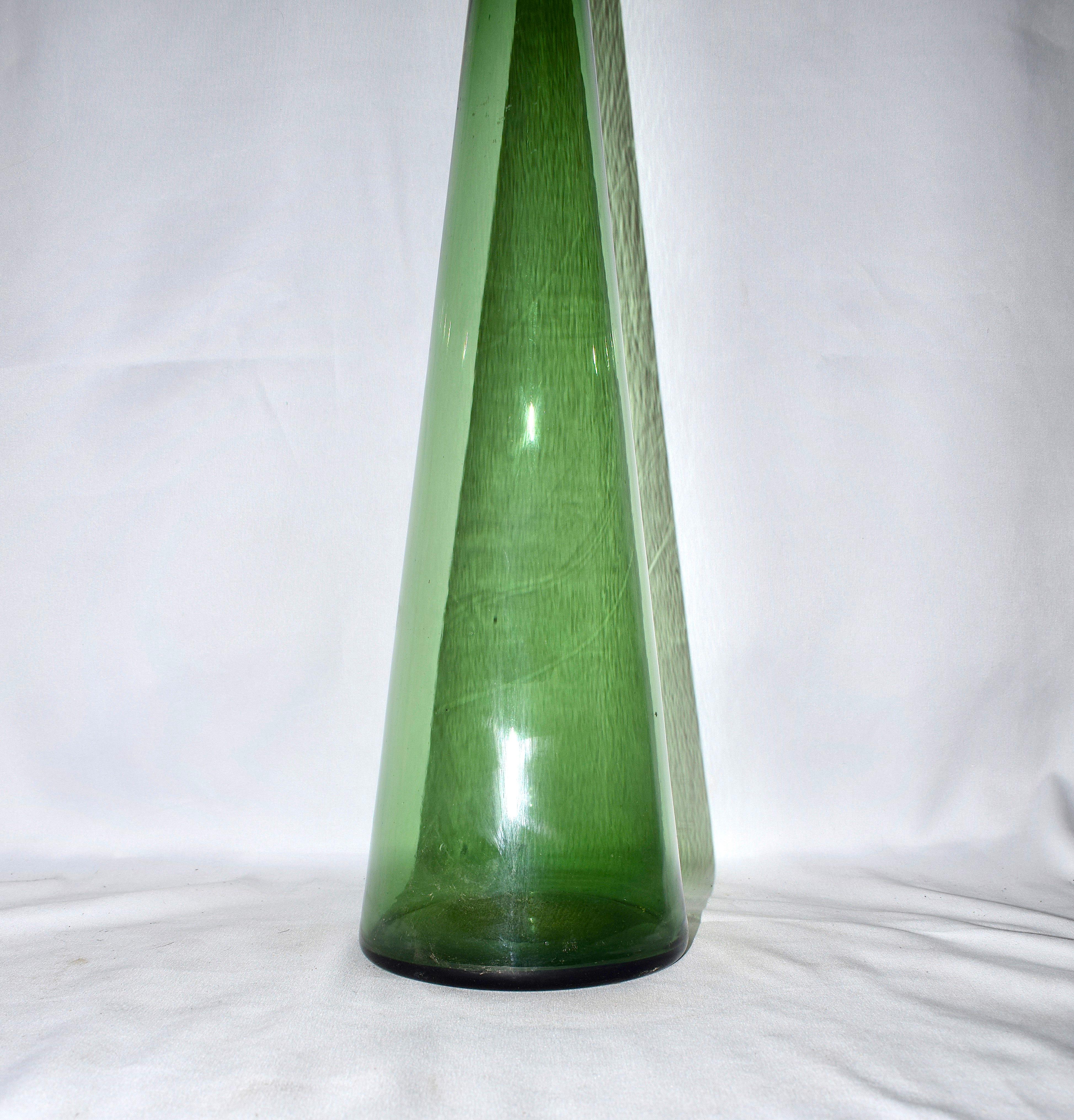 Mid-Century Empoli Italian Green Genie Glass Bottle Decanter In Good Condition In Vulpellac, Girona
