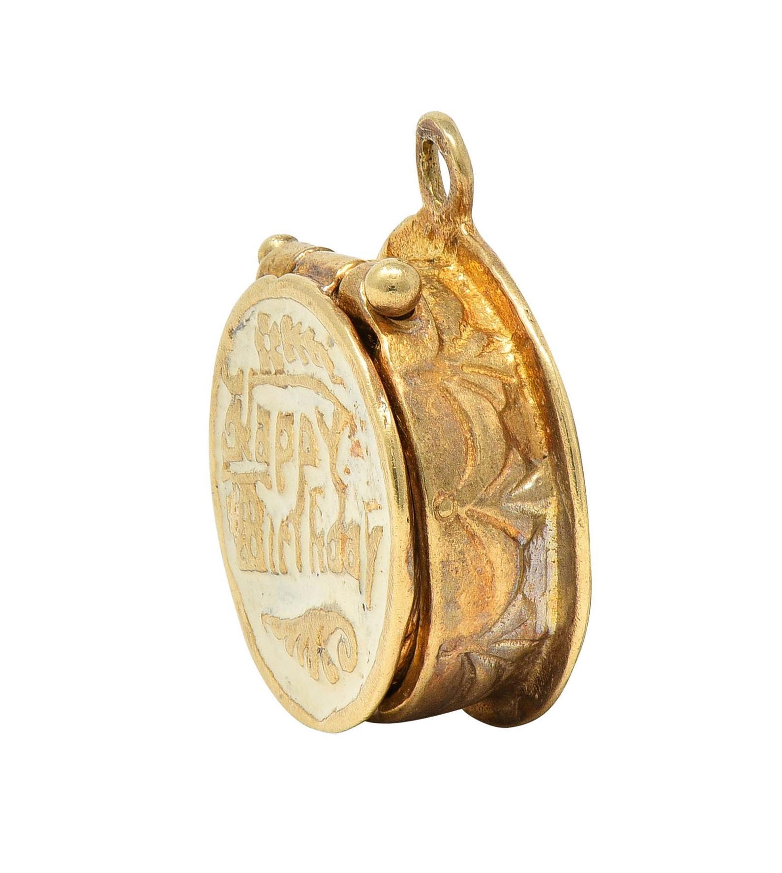 Breloque en émail du milieu du siècle, or 14 carats, gâteau d'anniversaire Vintage Surprise Charm en vente 2