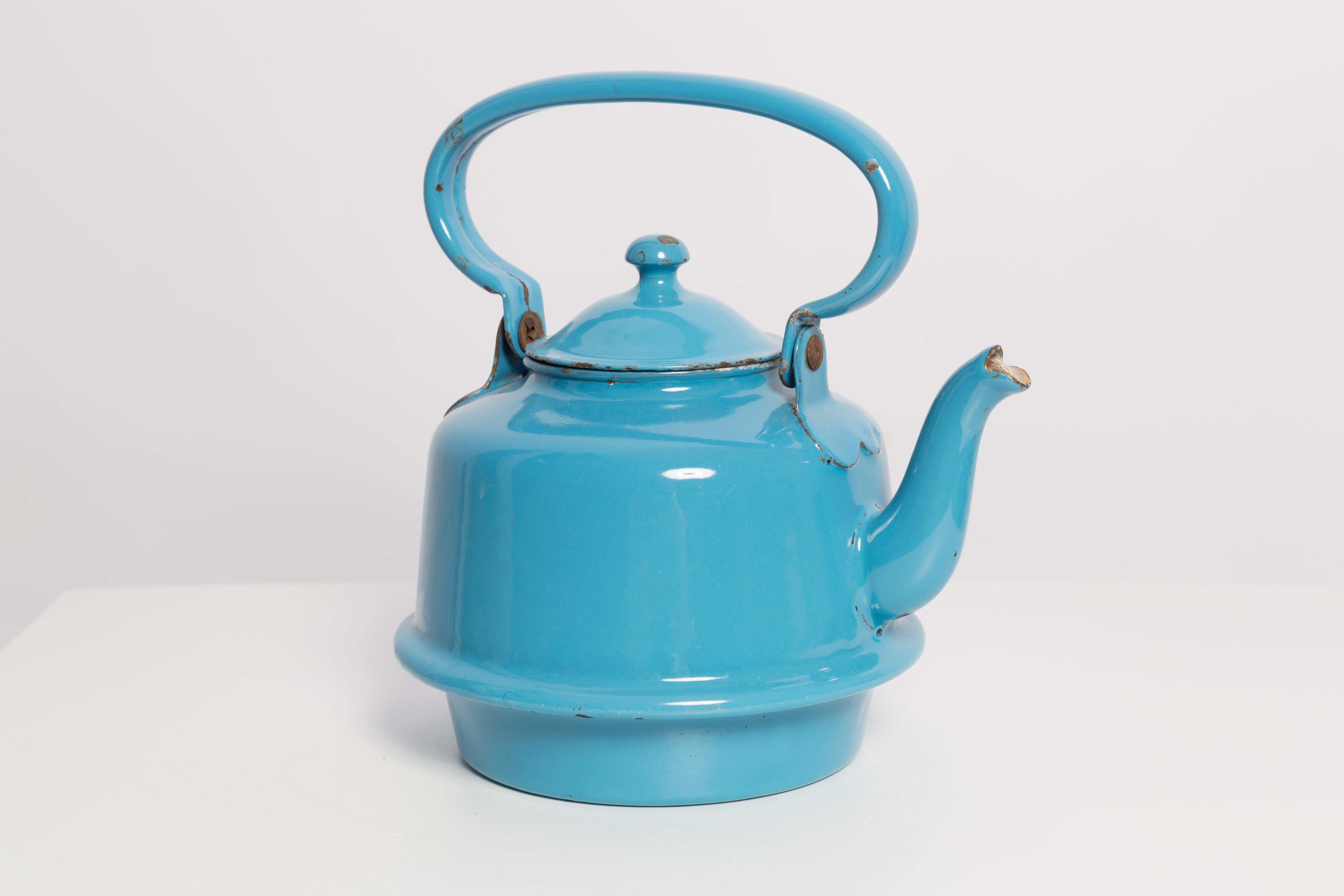 A lovely Mid-Century Modern enameled teapot / kettle from the 1960s.
Original vintage good condition. Blue enamel. Only one unique piece.