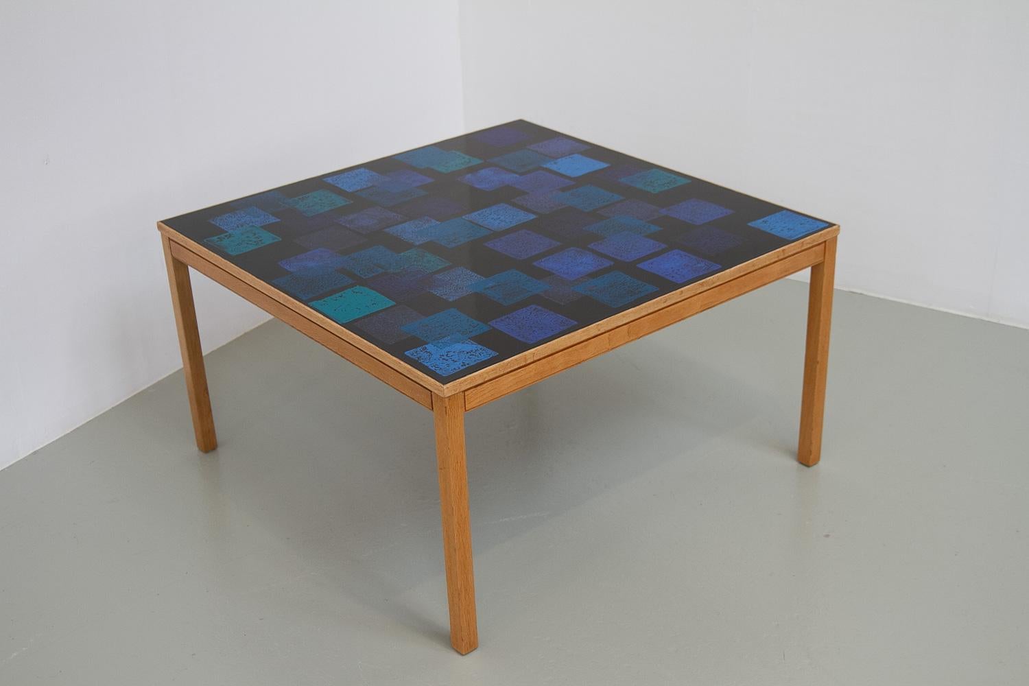 Scandinave moderne Table basse en Oak Oak émaillé du milieu du siècle par Törneman pour NK Sweden, années 1960. en vente
