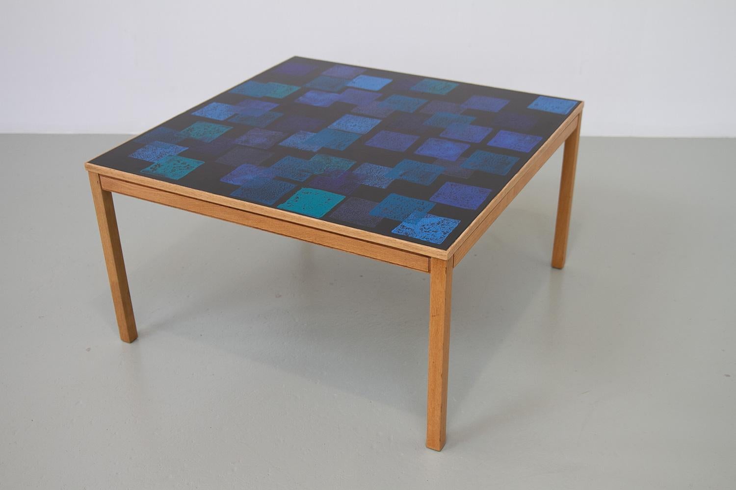 Suédois Table basse en Oak Oak émaillé du milieu du siècle par Törneman pour NK Sweden, années 1960. en vente