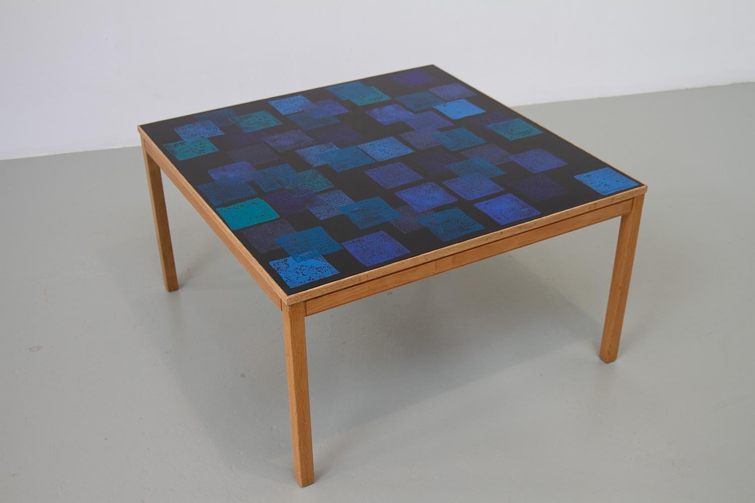 Milieu du XXe siècle Table basse en Oak Oak émaillé du milieu du siècle par Törneman pour NK Sweden, années 1960. en vente