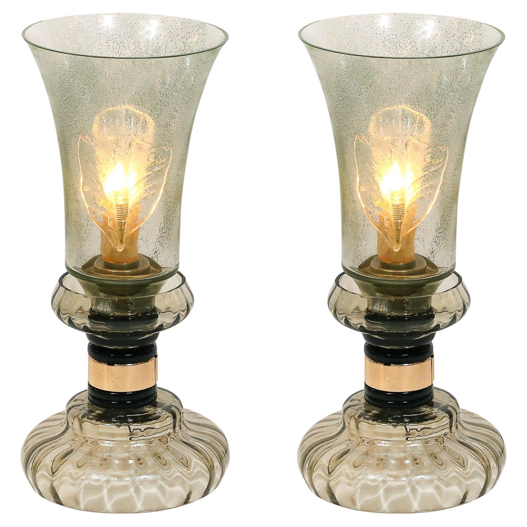 Vidrio de Murano soplado a mano con forma de tulipán ahumado de mediados de siglo, de Cenedese en venta