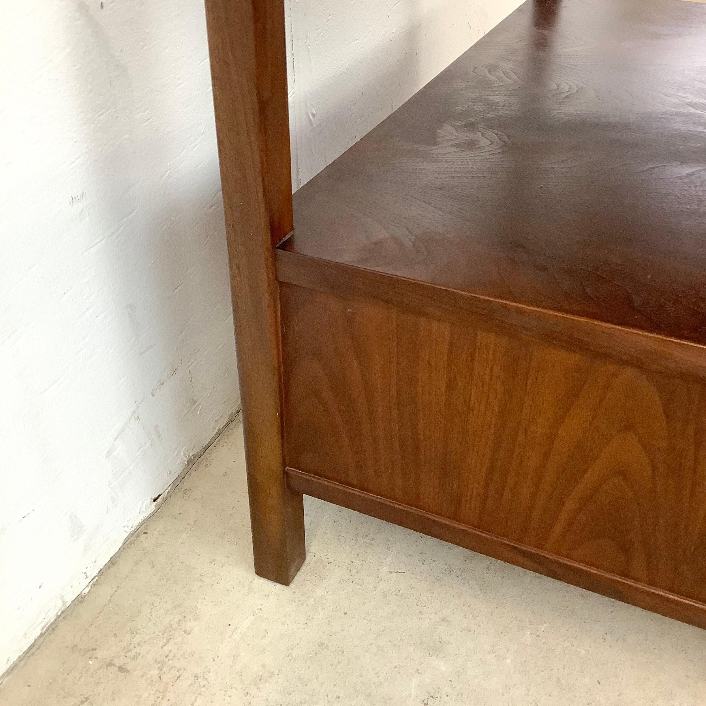 Mid-Century End Table attr. Jack Cartwright for Founders Furniture For Sale 2