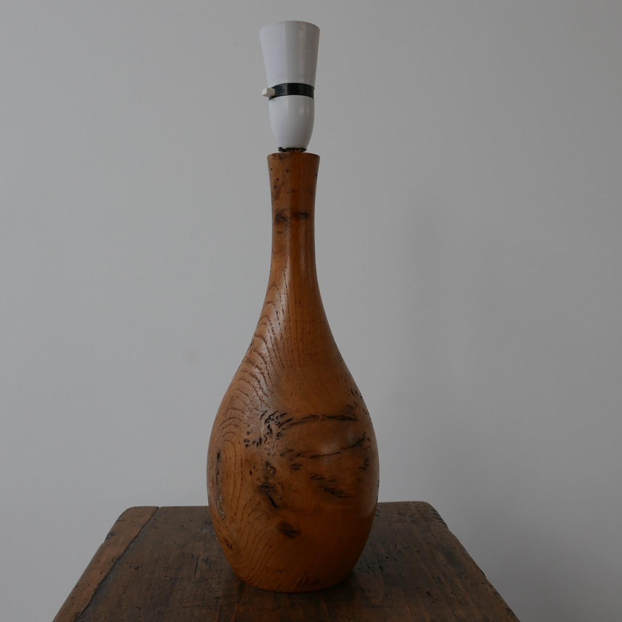 Mid-Century English Burr Wood Tischlampe im Angebot 4