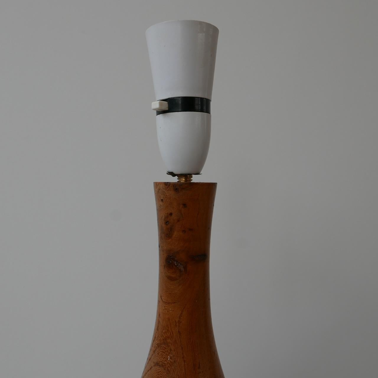 Mid-Century English Burr Wood Tischlampe im Angebot 5
