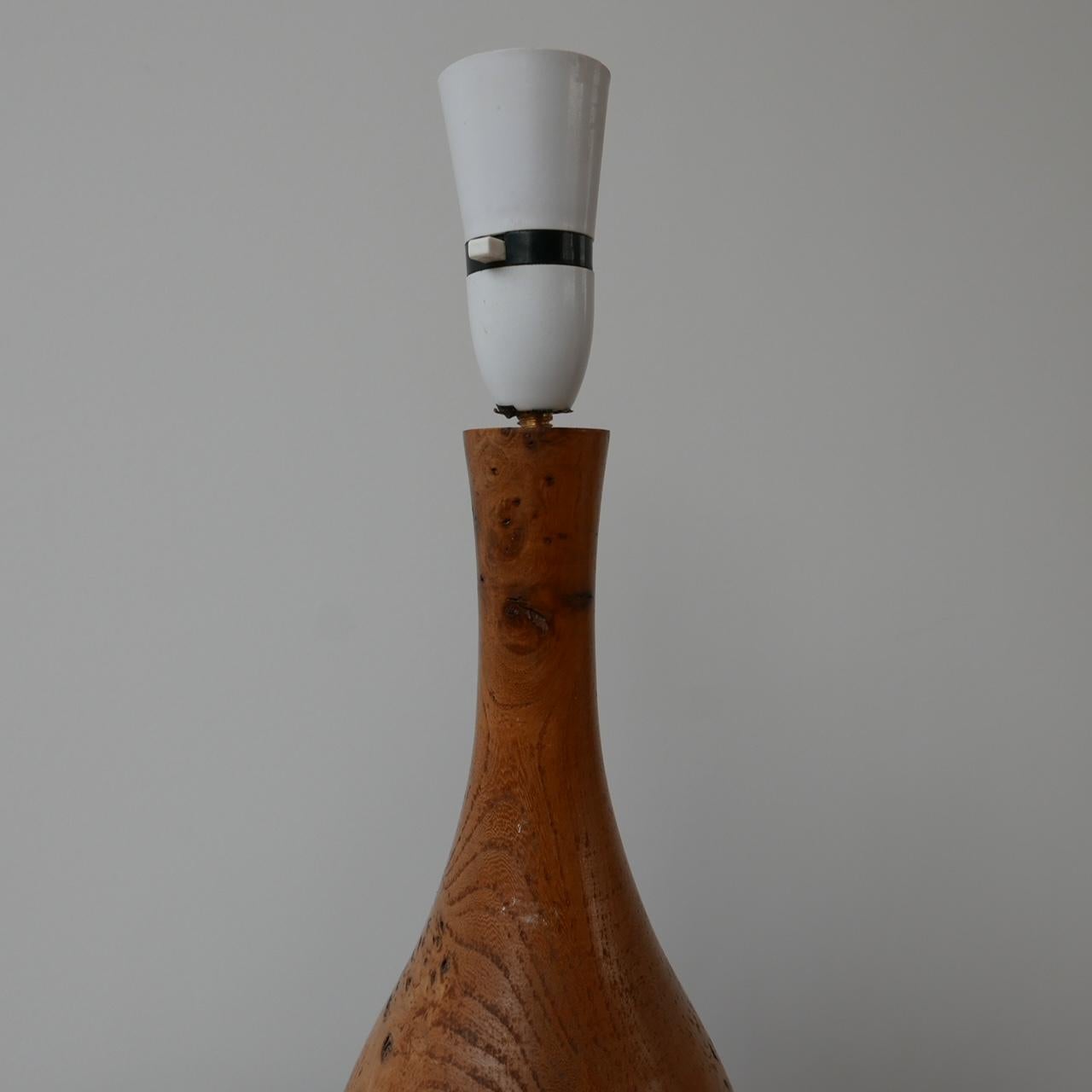 Mid-Century English Burr Wood Tischlampe (Holz) im Angebot