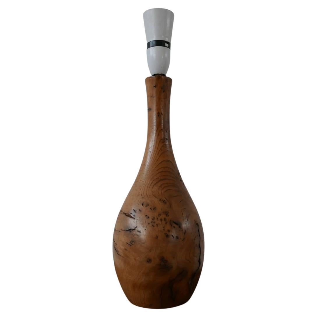 Mid-Century English Burr Wood Tischlampe im Angebot
