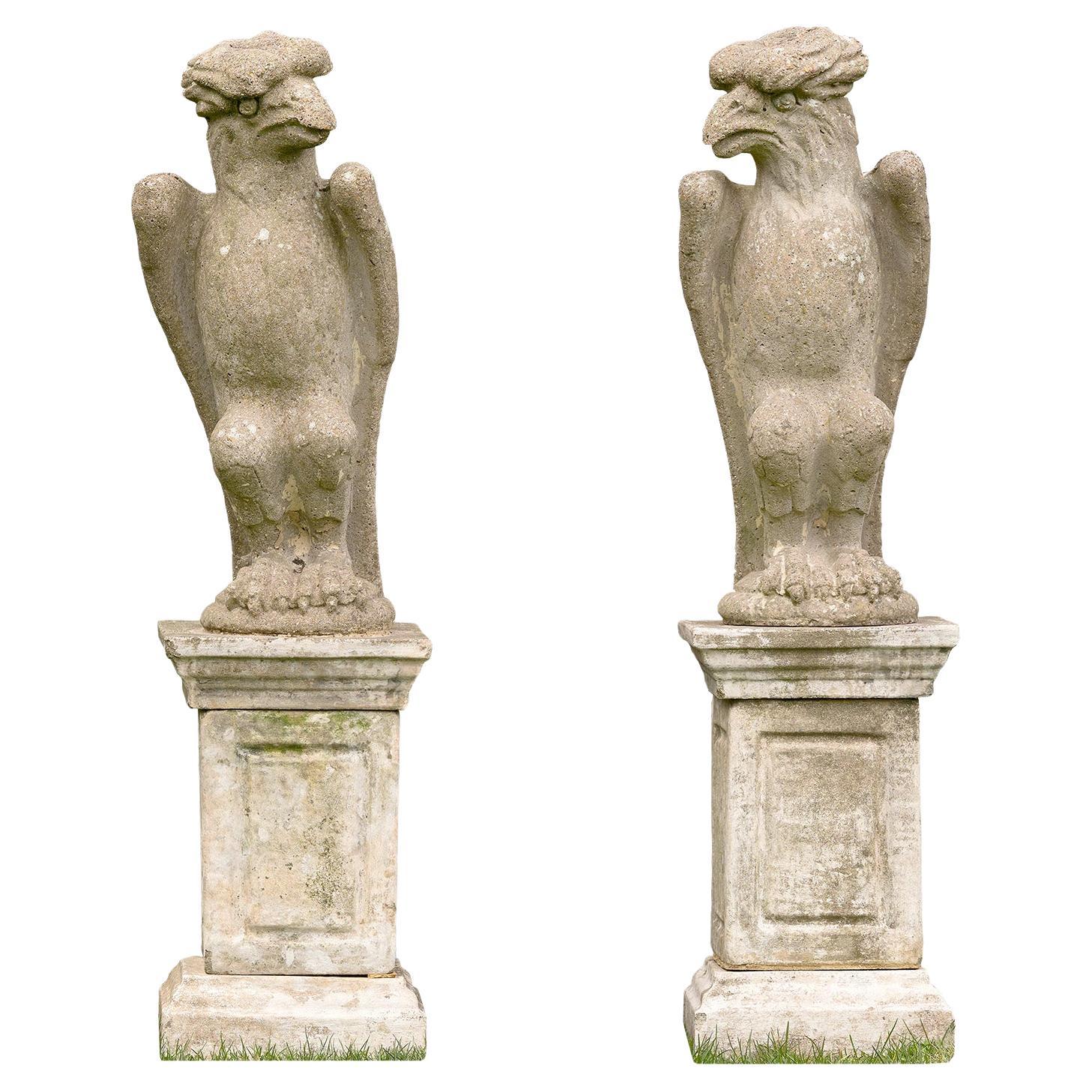Oiseaux en pierre moulée sur piédestal - Angleterre du milieu du siècle