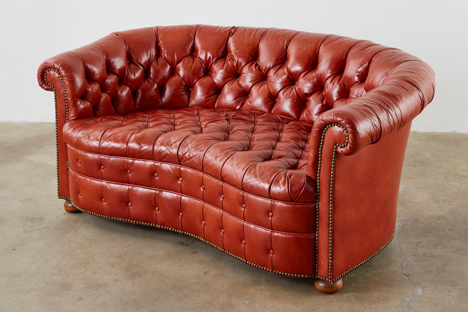 Midcentury English Chesterfield Style Curved Leather Settee In Good Condition In Rio Vista, CA