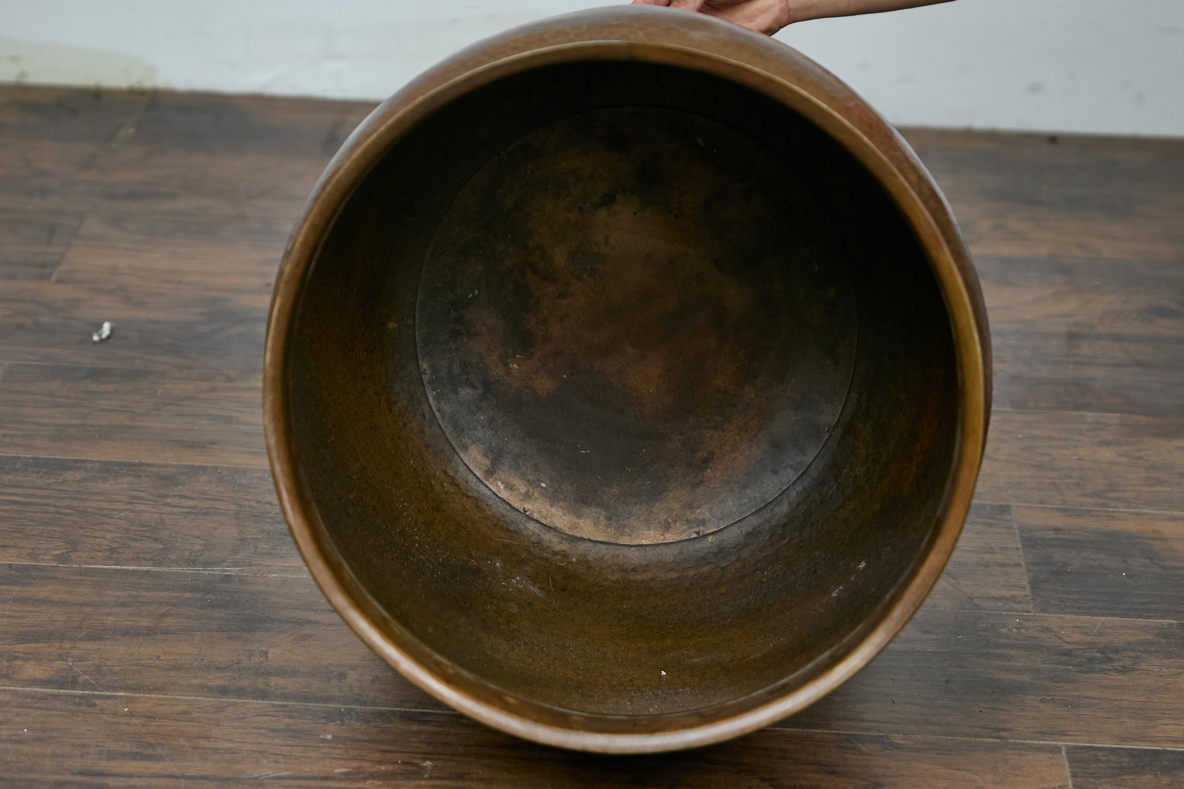 Mid-Century English Copper Planter with Paw Feet - Arts and Crafts Style For Sale 5