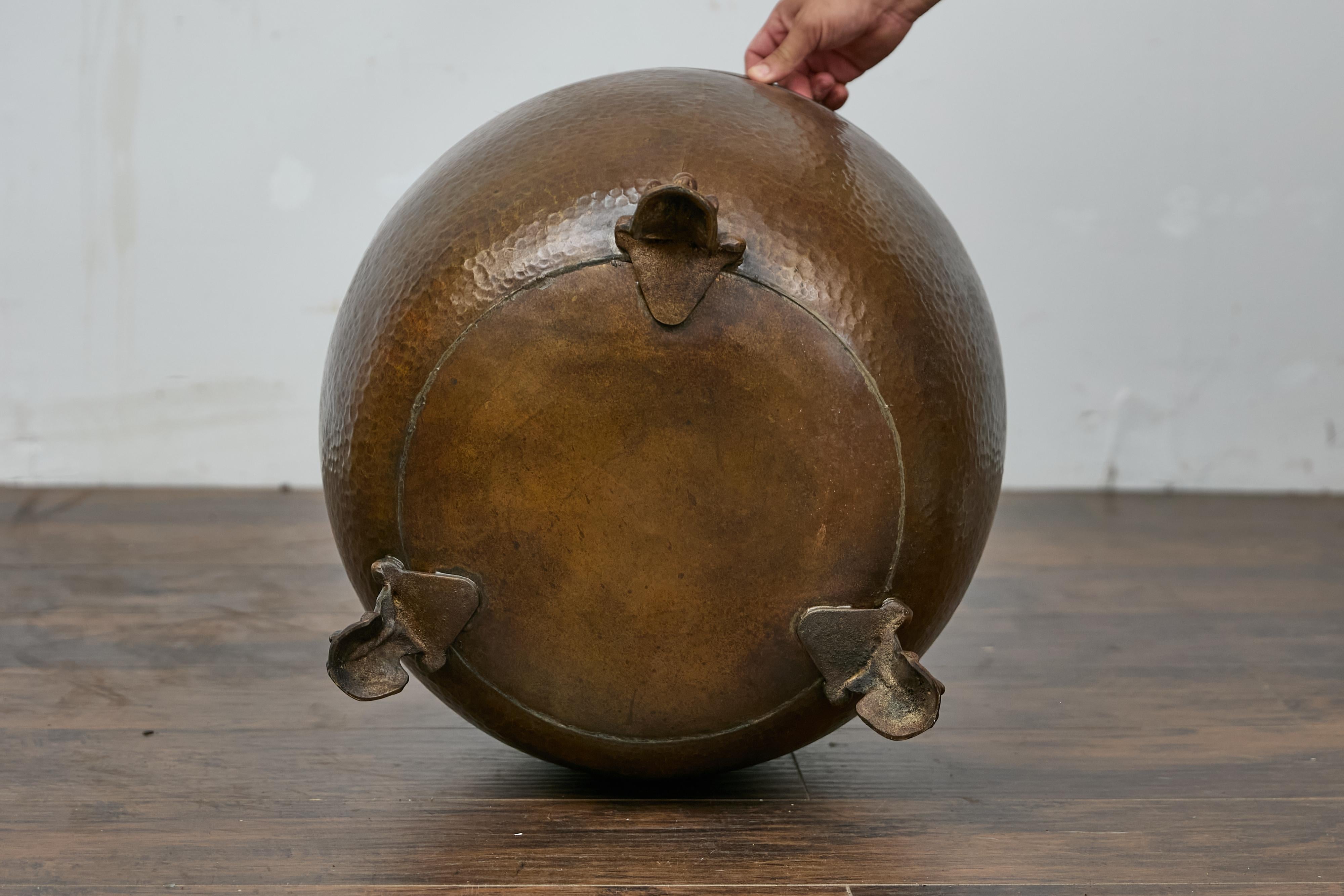Mid-Century English Copper Planter with Paw Feet - Arts and Crafts Style In Good Condition For Sale In Atlanta, GA