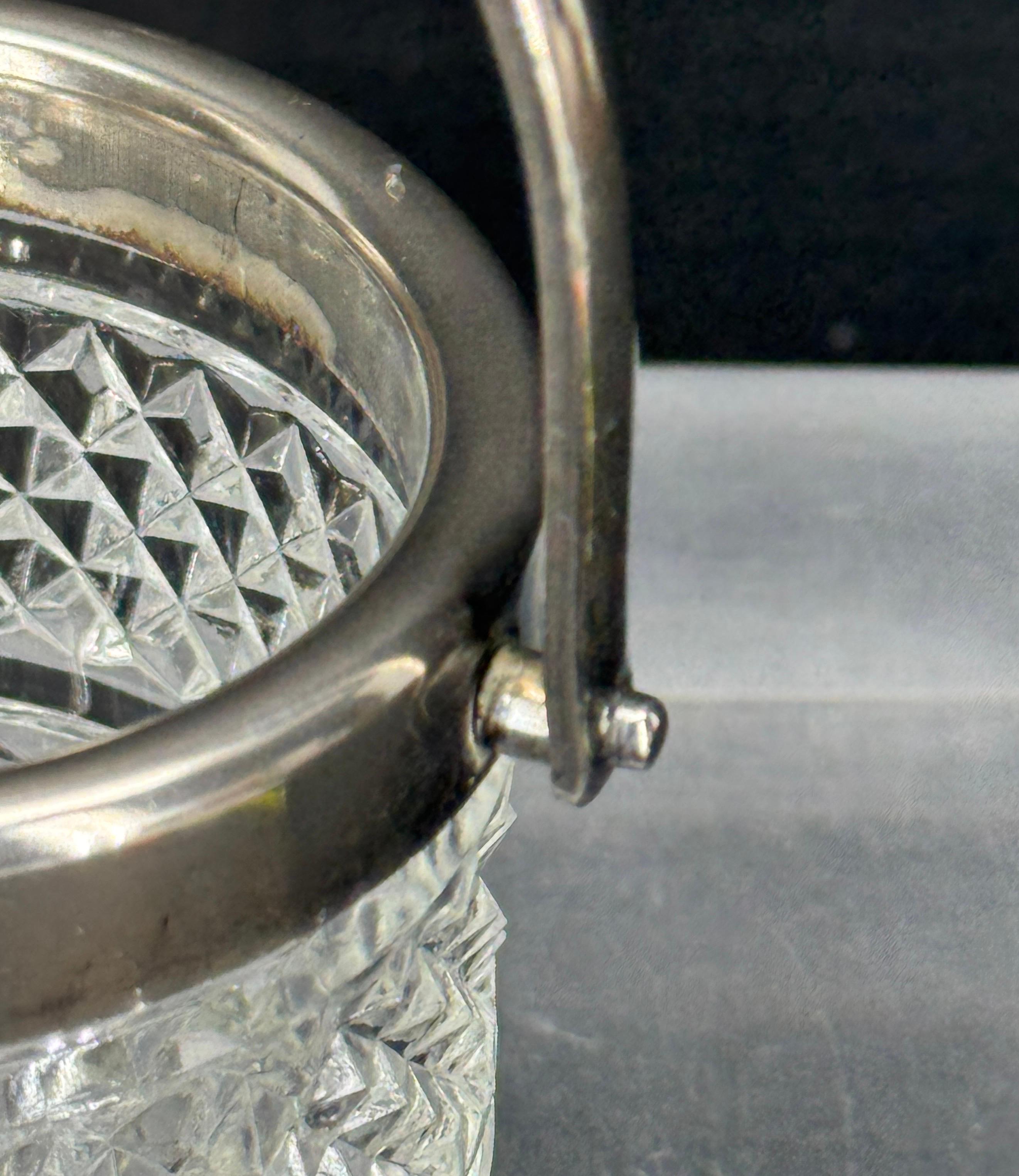 Cubitera inglesa de cristal y chapado de mediados de siglo en venta 3