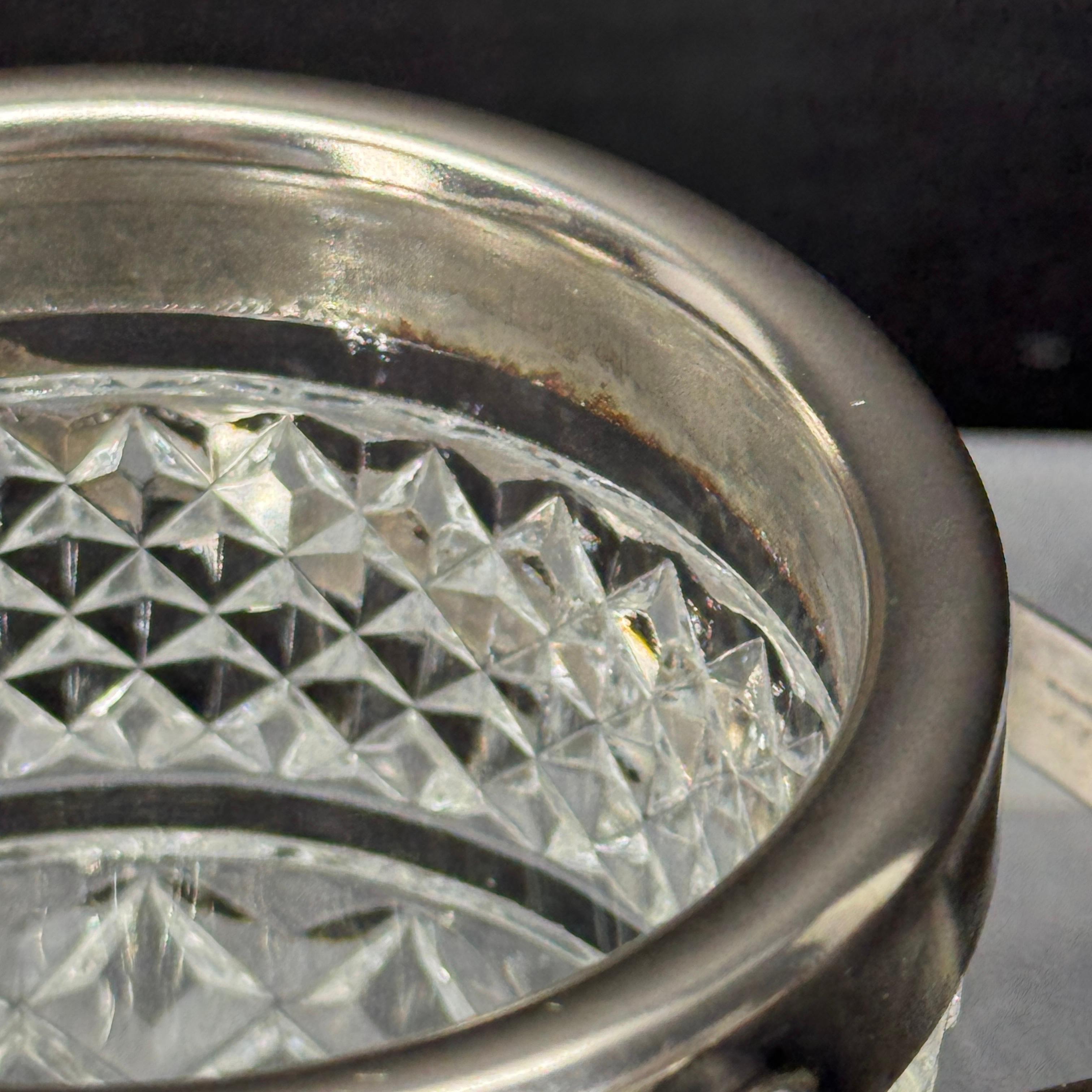 Cubitera inglesa de cristal y chapado de mediados de siglo en venta 4
