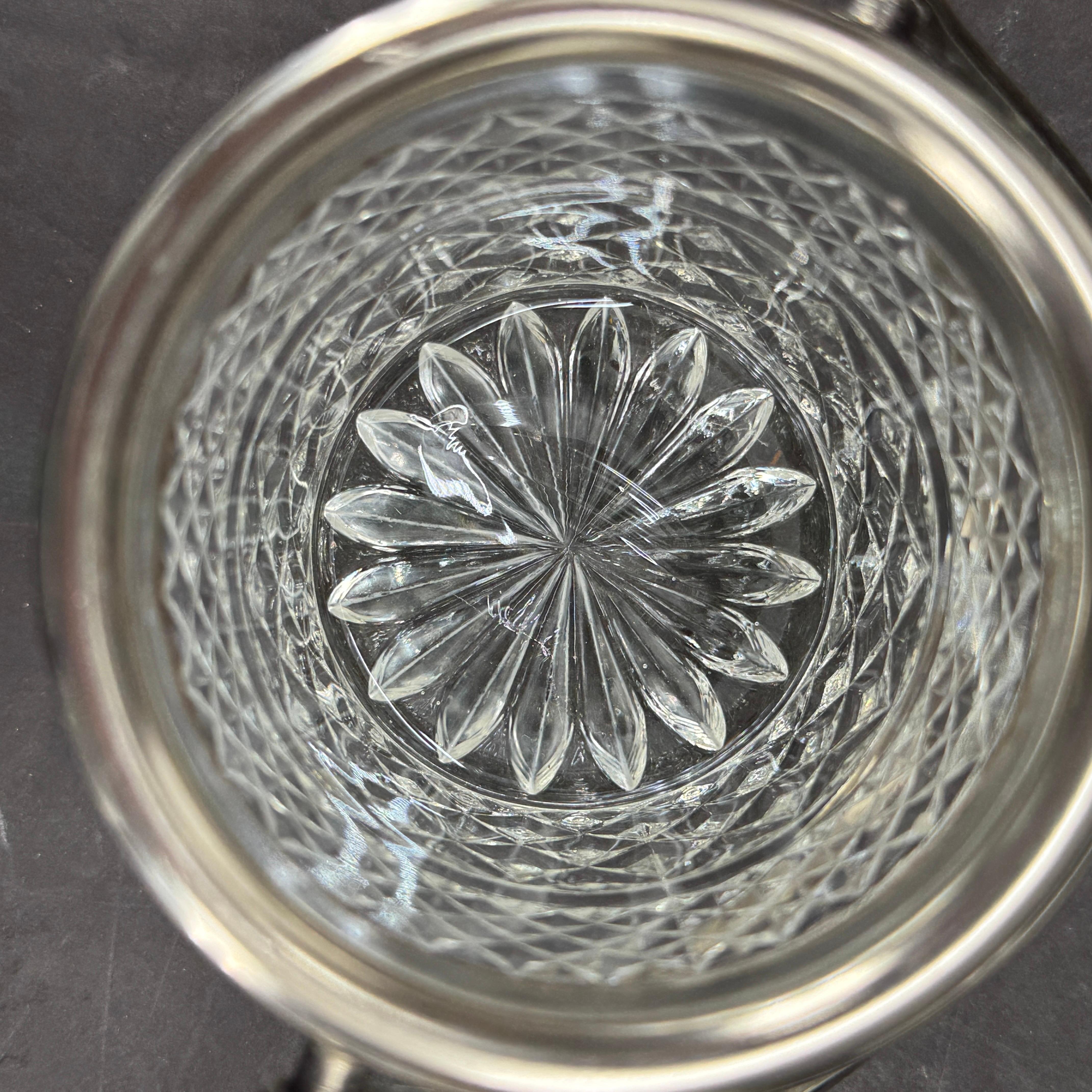 Cubitera inglesa de cristal y chapado de mediados de siglo en venta 5