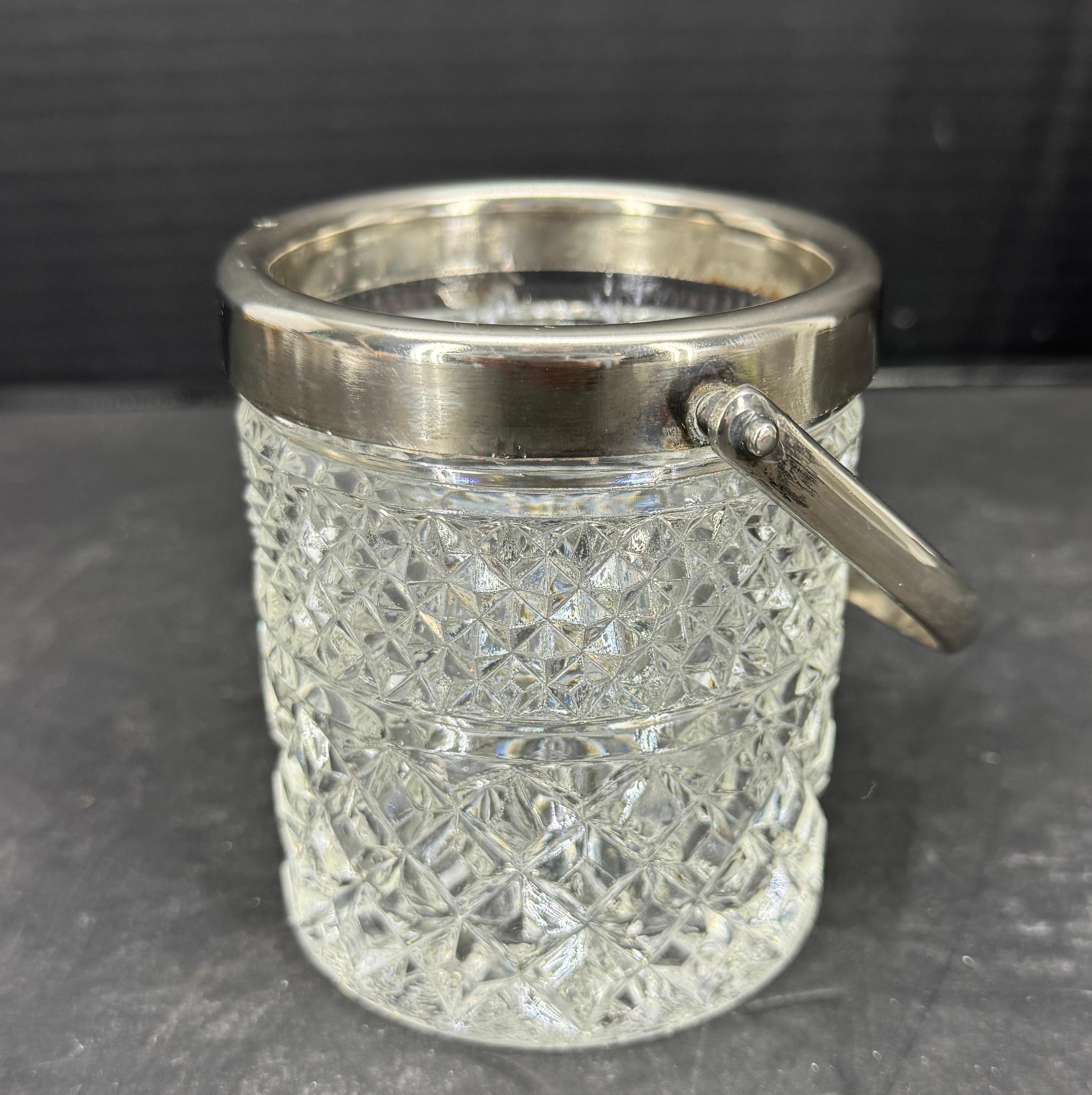 Cubitera inglesa de cristal y chapado de mediados de siglo Inglés en venta