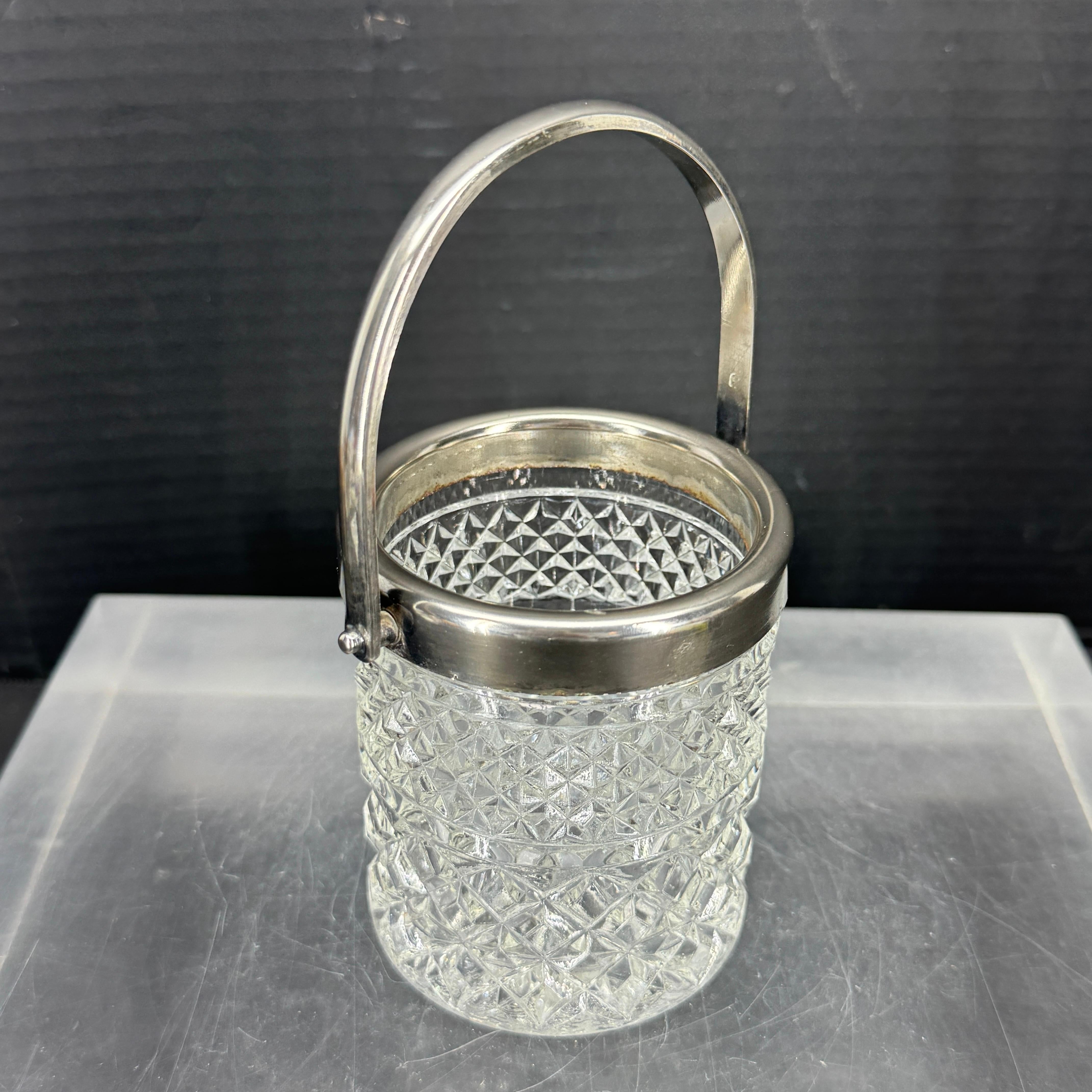 Cubitera inglesa de cristal y chapado de mediados de siglo en Bueno estado para la venta en Haddonfield, NJ