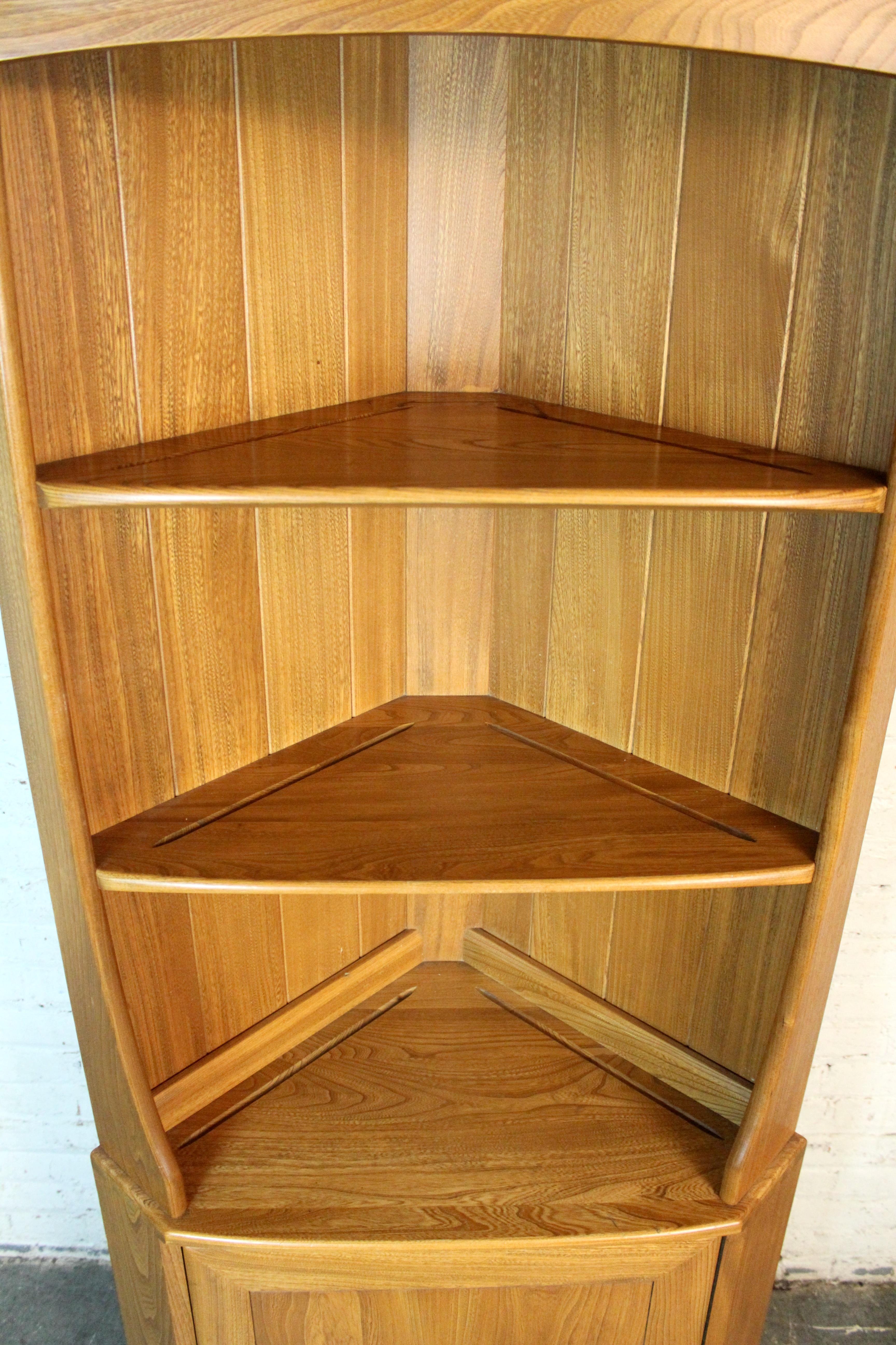 Mid-Century English Elm Corner Cupboard by Ercol For Sale 3